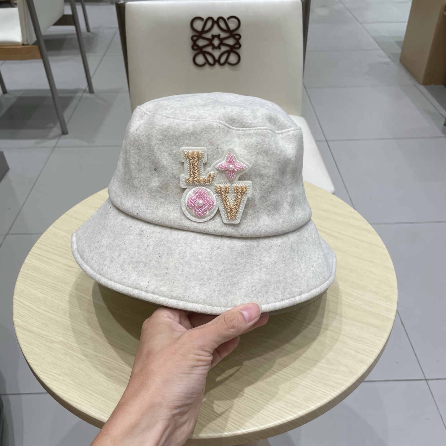 Lv路易威登秋冬新款设计感优雅渔夫帽素颜遮阳显脸小气质盆帽网红