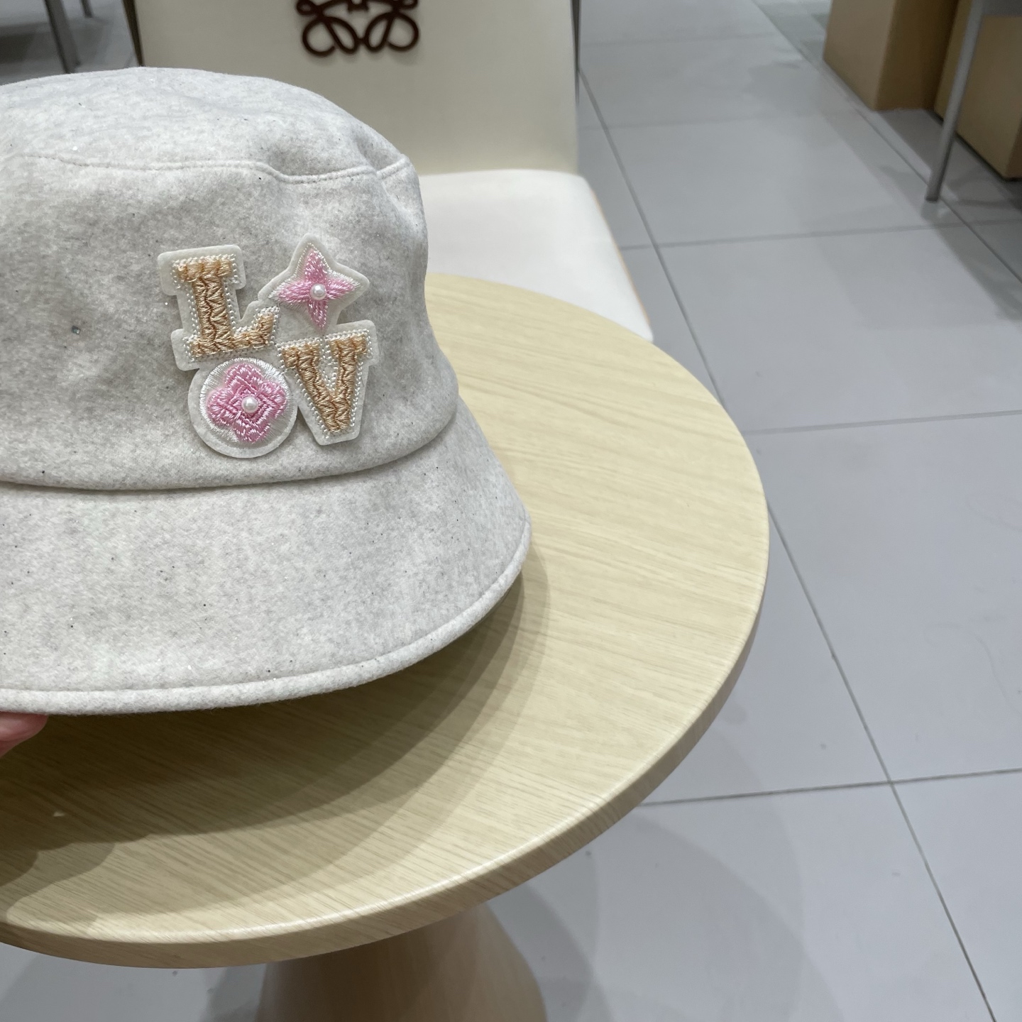 Lv路易威登秋冬新款设计感优雅渔夫帽素颜遮阳显脸小气质盆帽网红