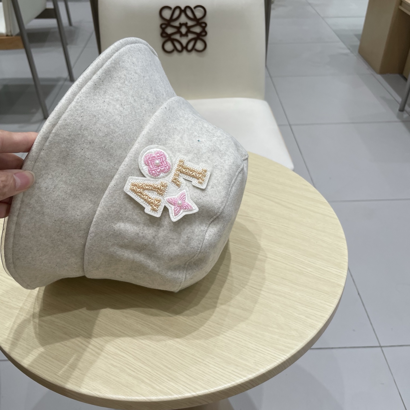 Lv路易威登秋冬新款设计感优雅渔夫帽素颜遮阳显脸小气质盆帽网红