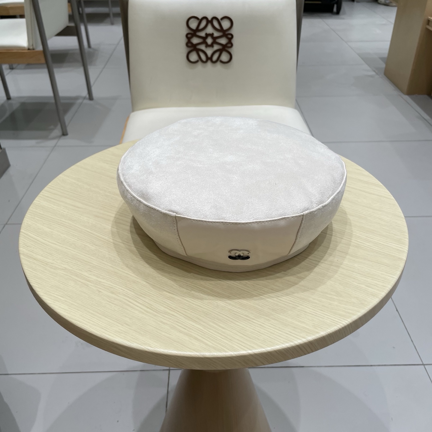 NO:357764,Chanel Chanel small bow beret women spring and summer Korean fashion painter hat British temperament retro versatile internet celebrity hat trendy hat straw hat fisherman hat baseball hat, hat, chanel, chanel, espadrilles, hatschanel香奈儿小蝴蝶结贝雷帽女春夏韩系时尚画家帽英伦气质复古百搭网红帽子潮帽子草帽渔夫帽棒球帽,帽子,chanel,chanel,espadrilles,hats,hat