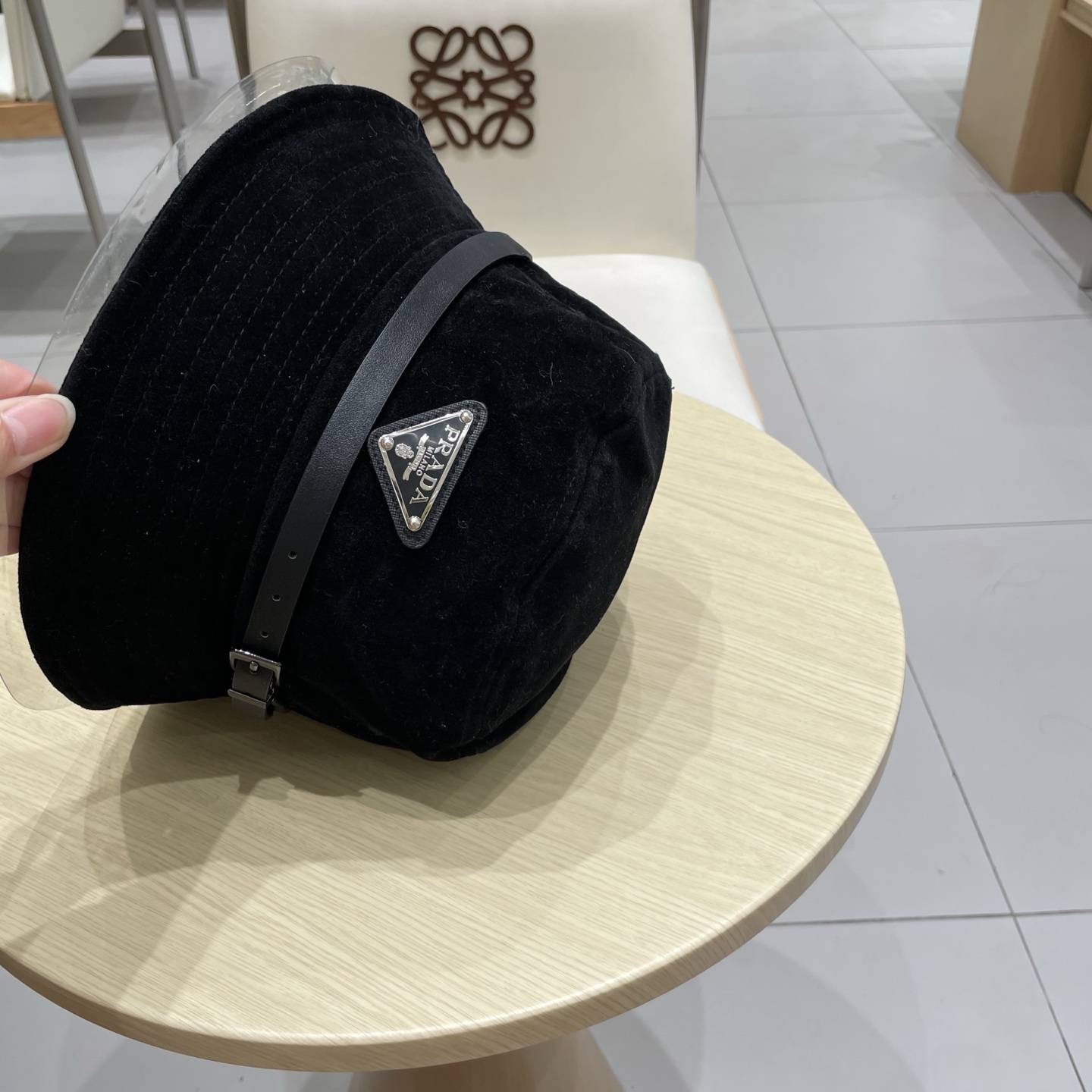  Prada普拉达高品质秋冬麂皮绒皮带扣渔夫帽子男女同款洋气优雅显脸小日系盆帽