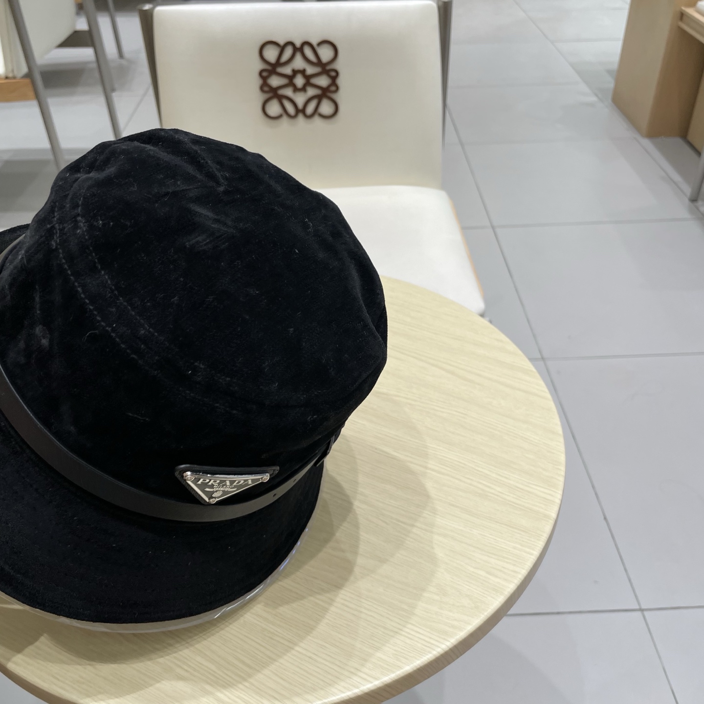  Prada普拉达高品质秋冬麂皮绒皮带扣渔夫帽子男女同款洋气优雅显脸小日系盆帽