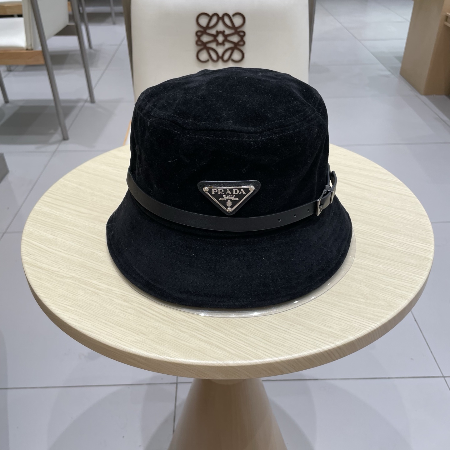  Prada普拉达高品质秋冬麂皮绒皮带扣渔夫帽子男女同款洋气优雅显脸小日系盆帽