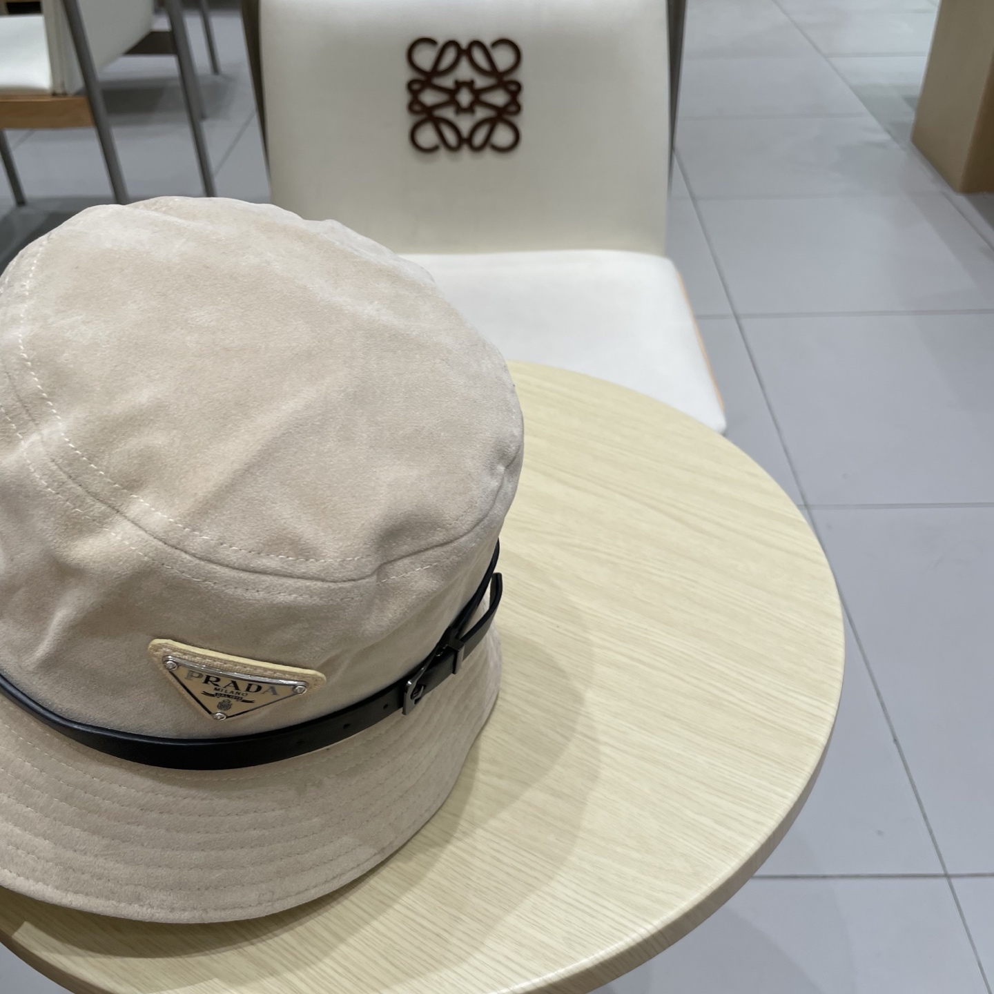  Prada普拉达高品质秋冬麂皮绒皮带扣渔夫帽子男女同款洋气优雅显脸小日系盆帽