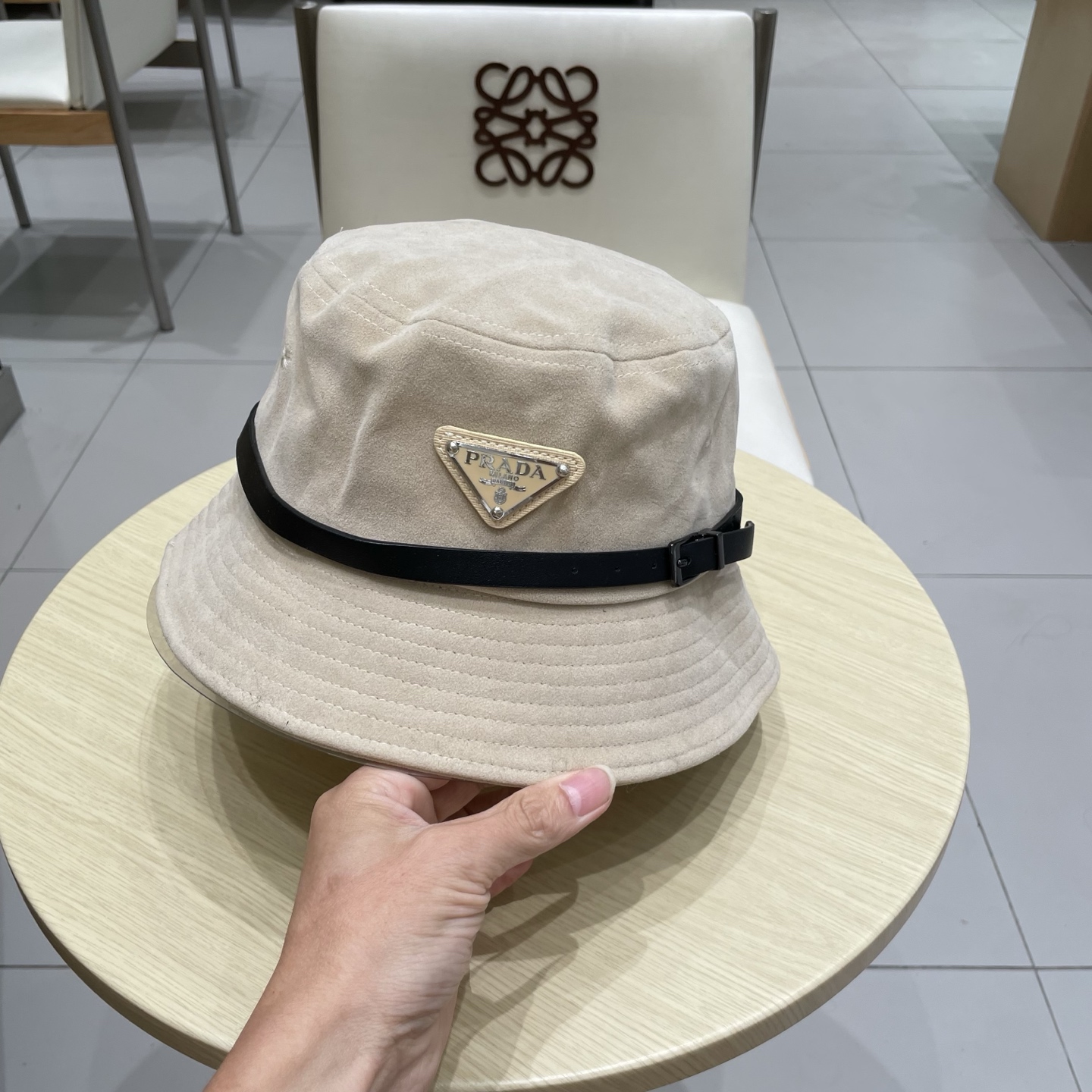  Prada普拉达高品质秋冬麂皮绒皮带扣渔夫帽子男女同款洋气优雅显脸小日系盆帽