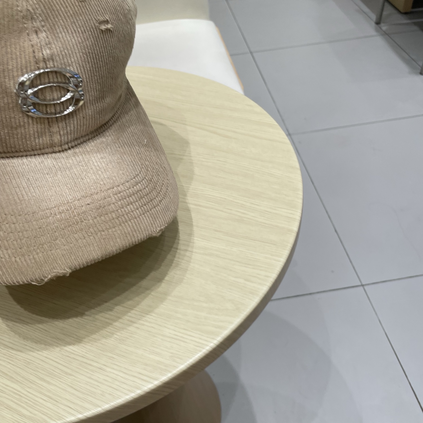  BALENCIAGA巴黎世家2025秋冬新款灯芯绒做旧款棒球帽，男女通用～酷帅出街