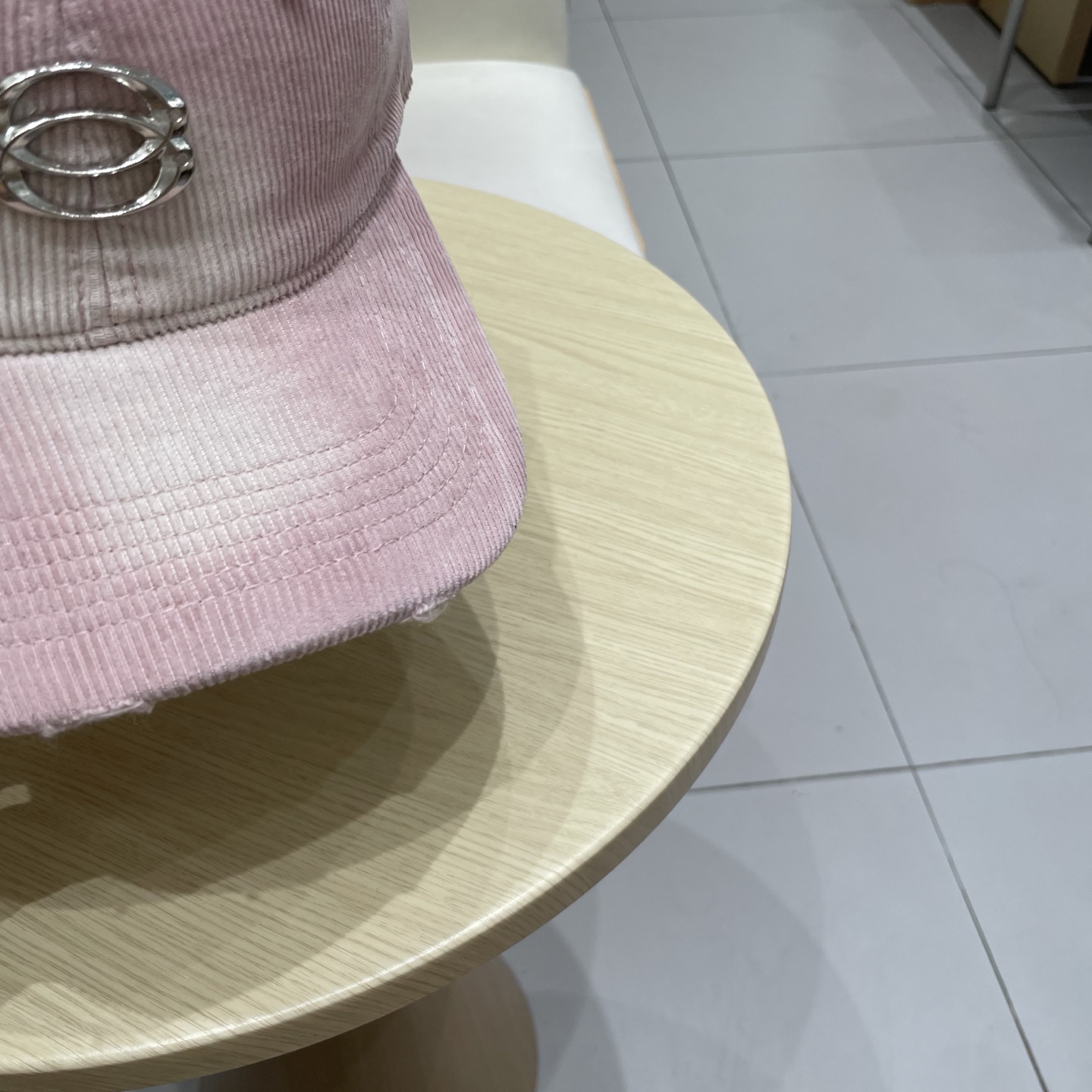  BALENCIAGA巴黎世家2025秋冬新款灯芯绒做旧款棒球帽，男女通用～酷帅出街