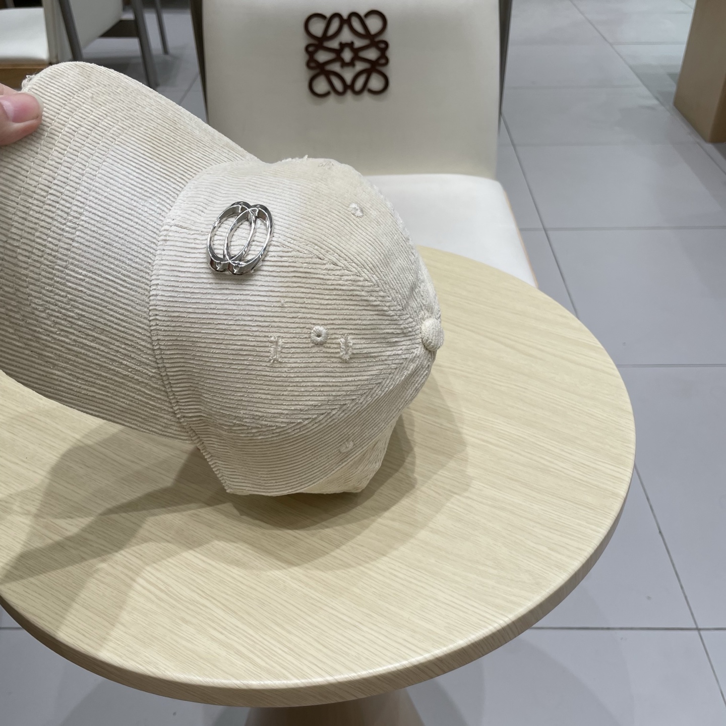  BALENCIAGA巴黎世家2025秋冬新款灯芯绒做旧款棒球帽，男女通用～酷帅出街