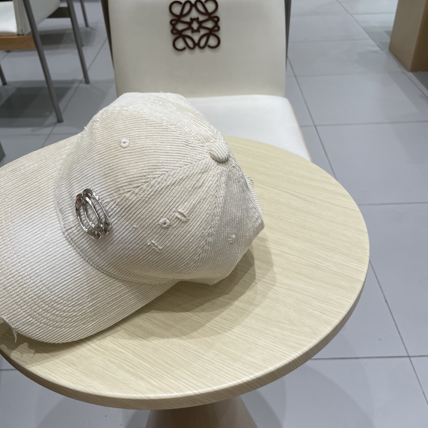  BALENCIAGA巴黎世家2025秋冬新款灯芯绒做旧款棒球帽，男女通用～酷帅出街