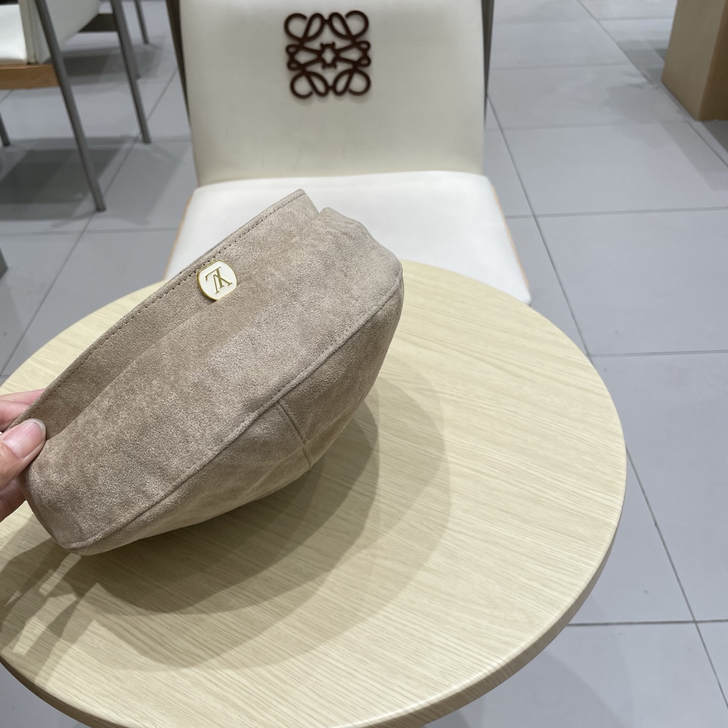  lv路易威登秋冬英伦风复古帽子女韩版贝雷帽新款气质百搭画家帽显脸小南瓜帽