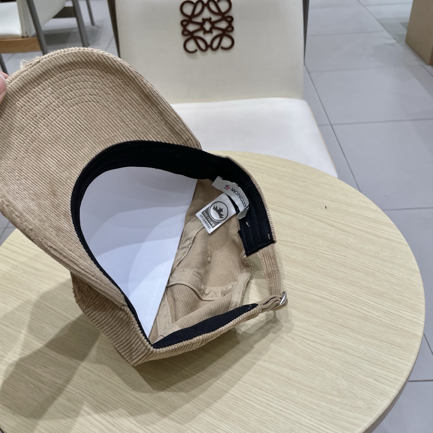   蒙口MONCLER 秋冬新款羊毛棒球帽，年轻时尚潮人穿搭色系，视觉效果超强，立体字母，好看有质感！