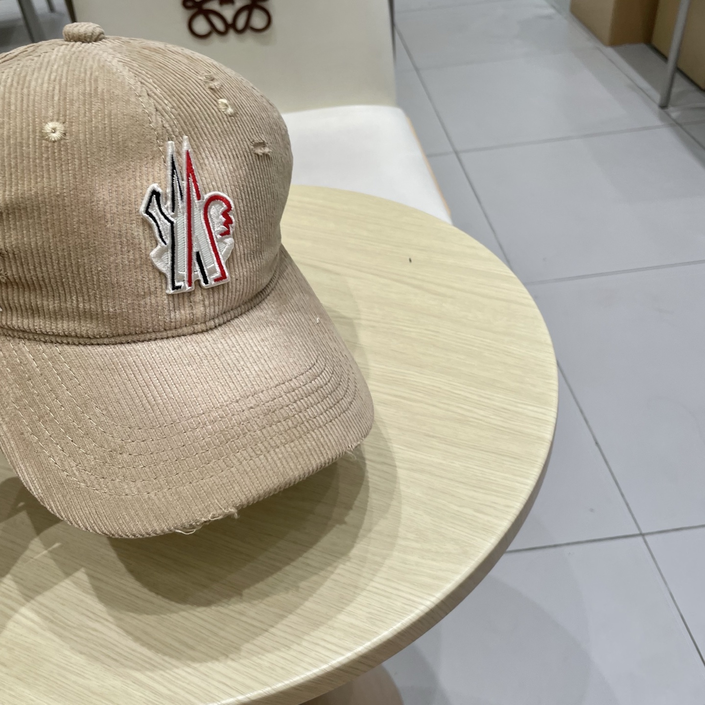   蒙口MONCLER 秋冬新款羊毛棒球帽，年轻时尚潮人穿搭色系，视觉效果超强，立体字母，好看有质感！