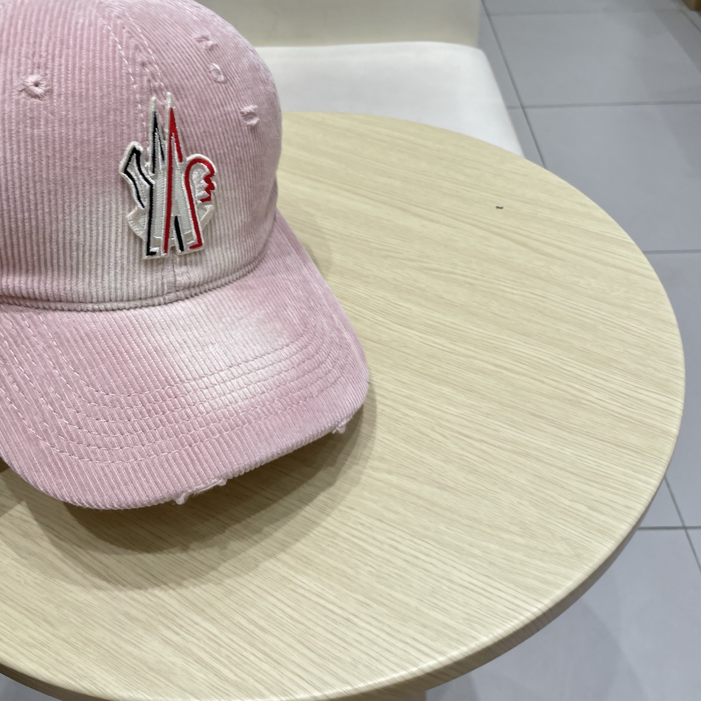   蒙口MONCLER 秋冬新款羊毛棒球帽，年轻时尚潮人穿搭色系，视觉效果超强，立体字母，好看有质感！