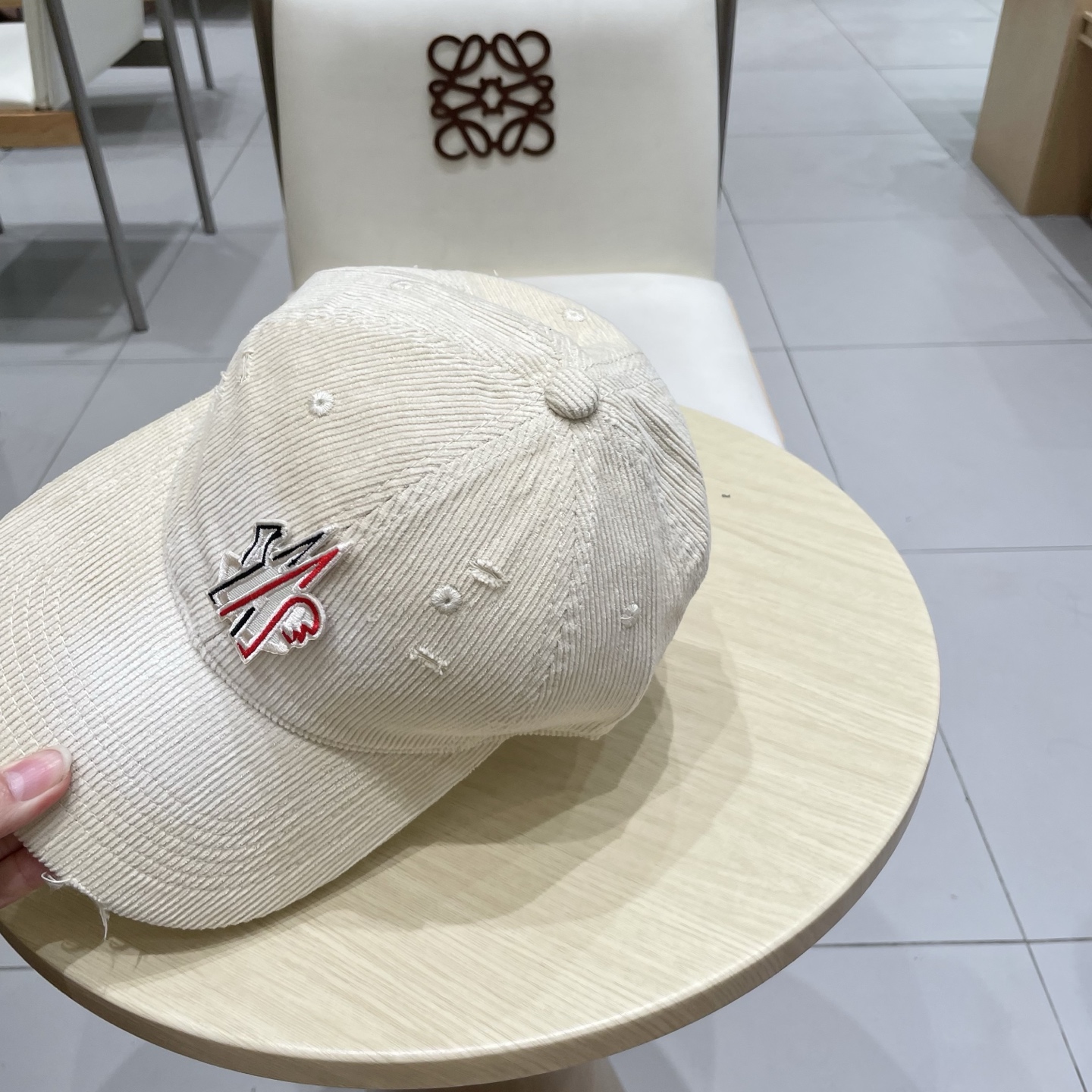   蒙口MONCLER 秋冬新款羊毛棒球帽，年轻时尚潮人穿搭色系，视觉效果超强，立体字母，好看有质感！