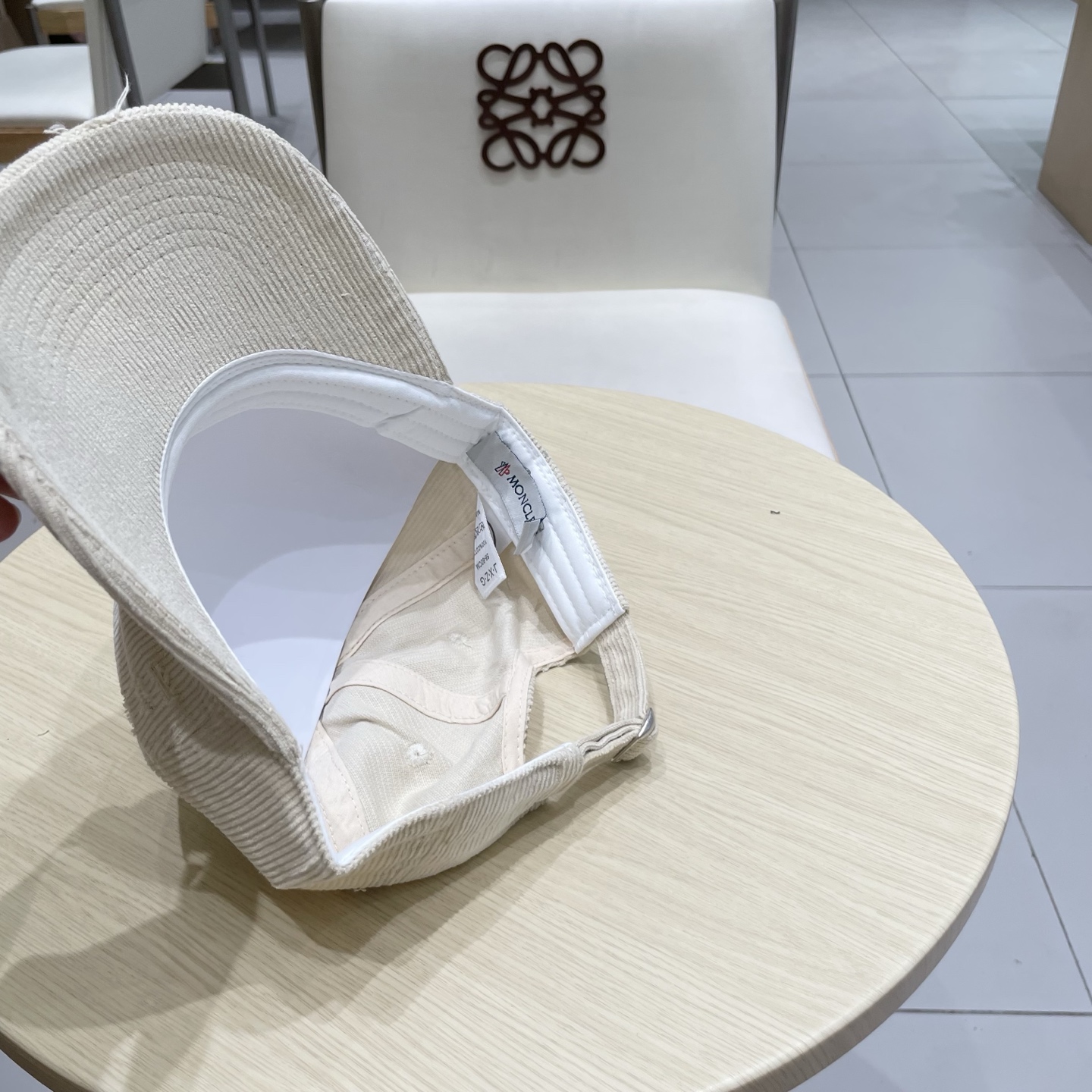   蒙口MONCLER 秋冬新款羊毛棒球帽，年轻时尚潮人穿搭色系，视觉效果超强，立体字母，好看有质感！