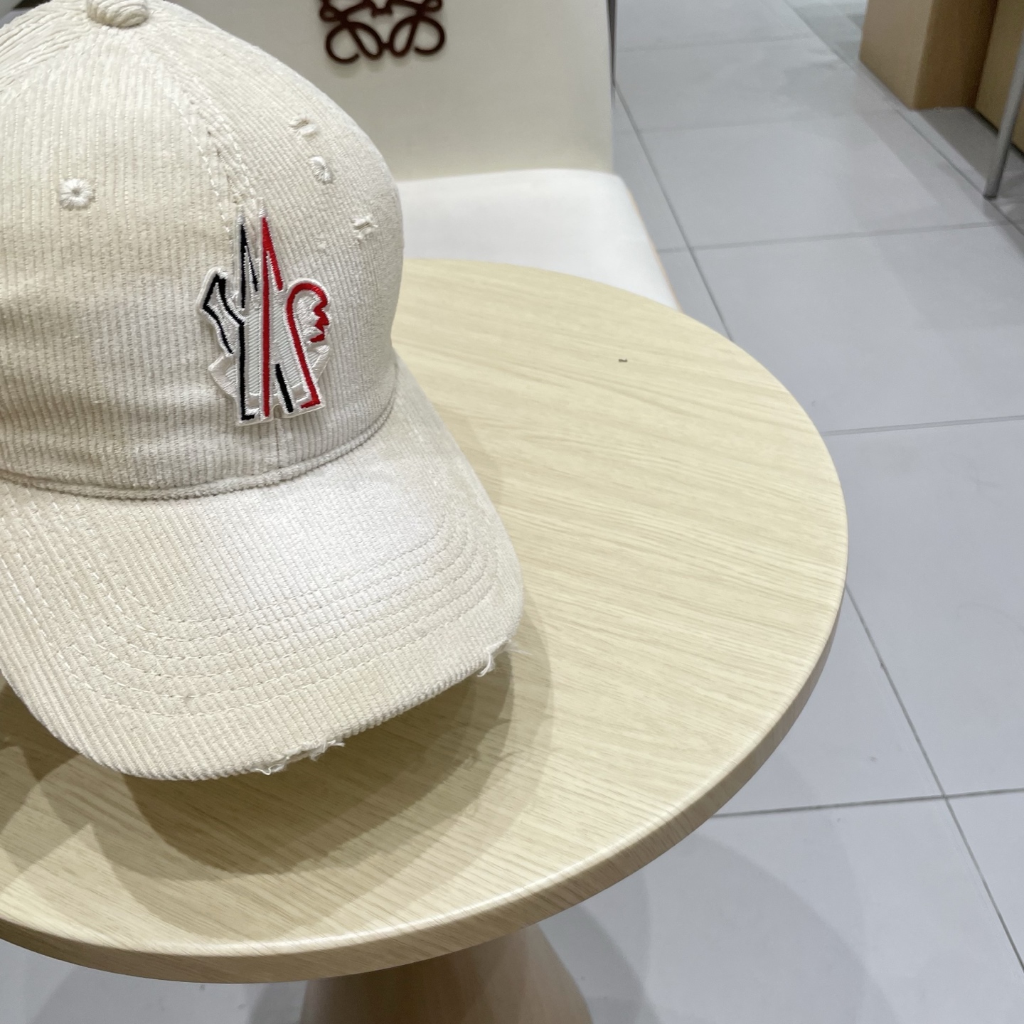   蒙口MONCLER 秋冬新款羊毛棒球帽，年轻时尚潮人穿搭色系，视觉效果超强，立体字母，好看有质感！