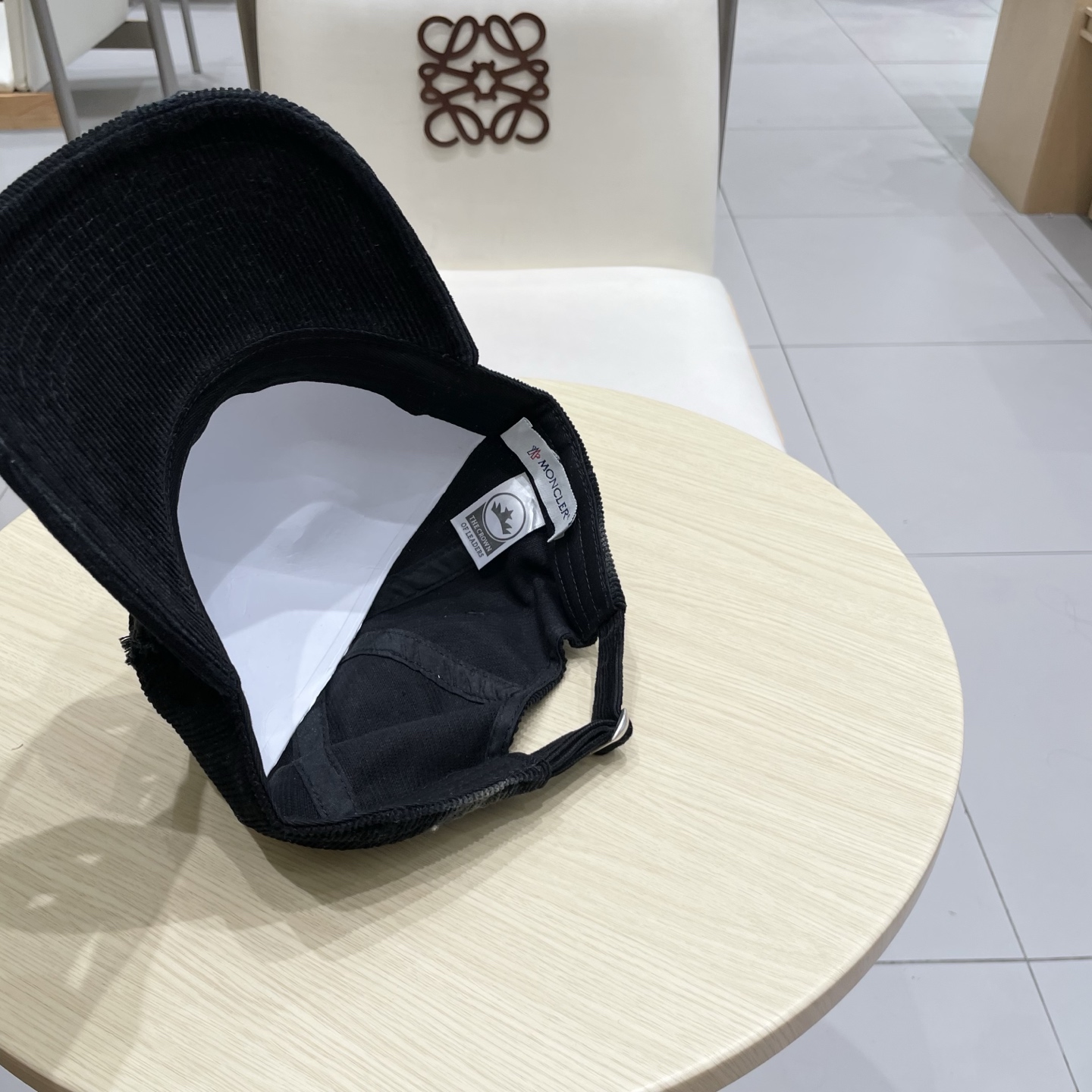   蒙口MONCLER 秋冬新款羊毛棒球帽，年轻时尚潮人穿搭色系，视觉效果超强，立体字母，好看有质感！