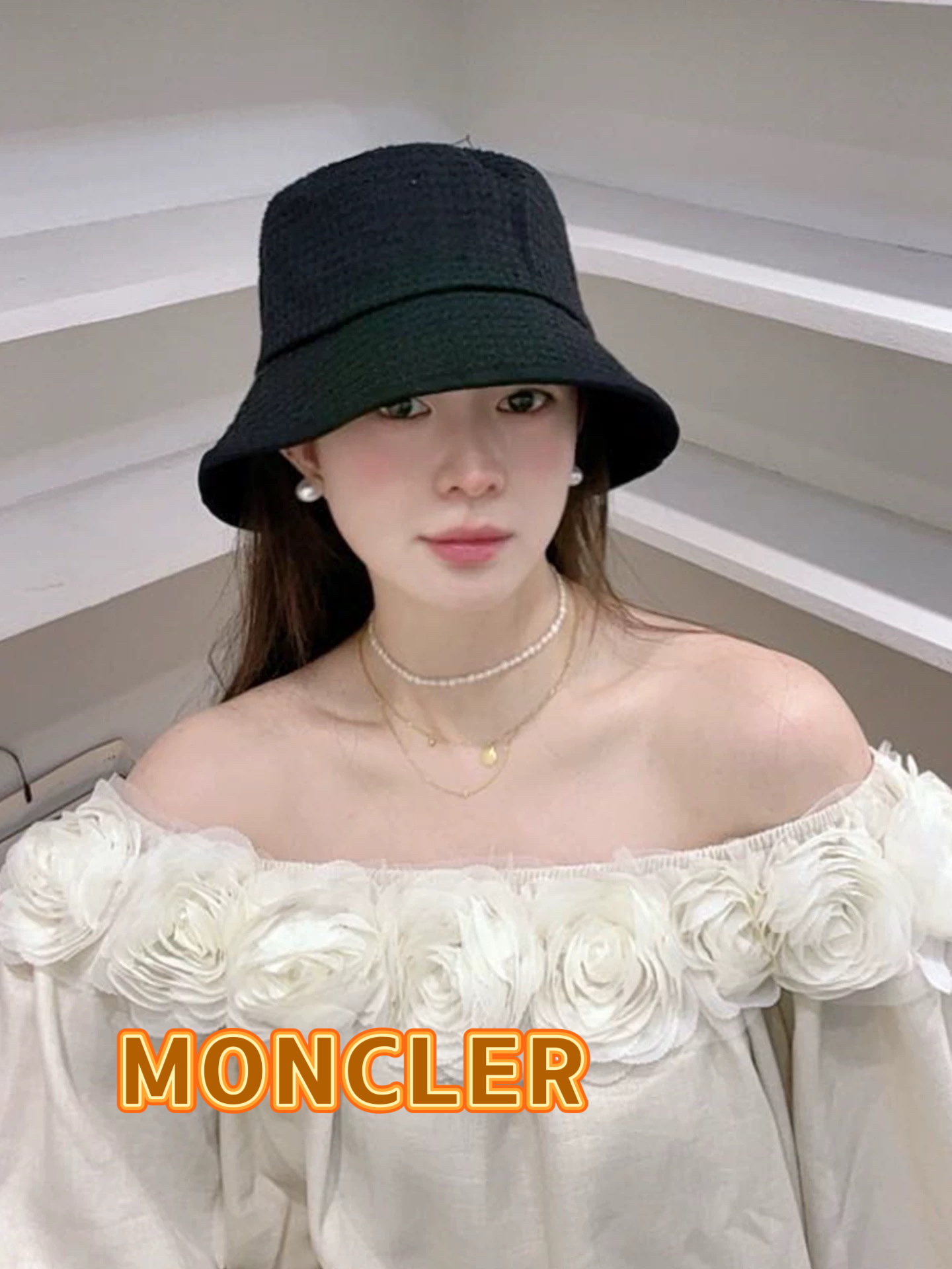   蒙口MONCLER 秋冬时尚简约2025新款小香风女士棉质帽子真丝棉衬里天鹅绒渔夫帽