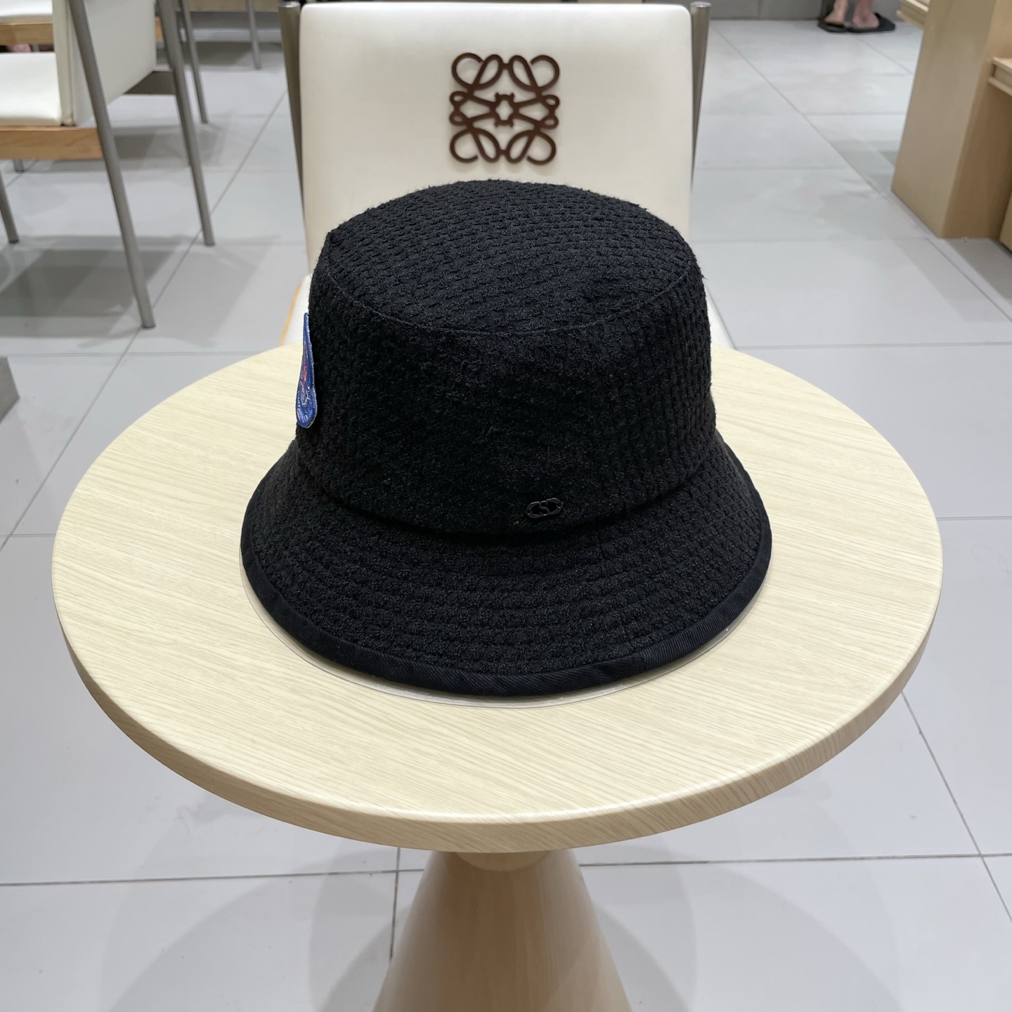   蒙口MONCLER 秋冬时尚简约2025新款小香风女士棉质帽子真丝棉衬里天鹅绒渔夫帽