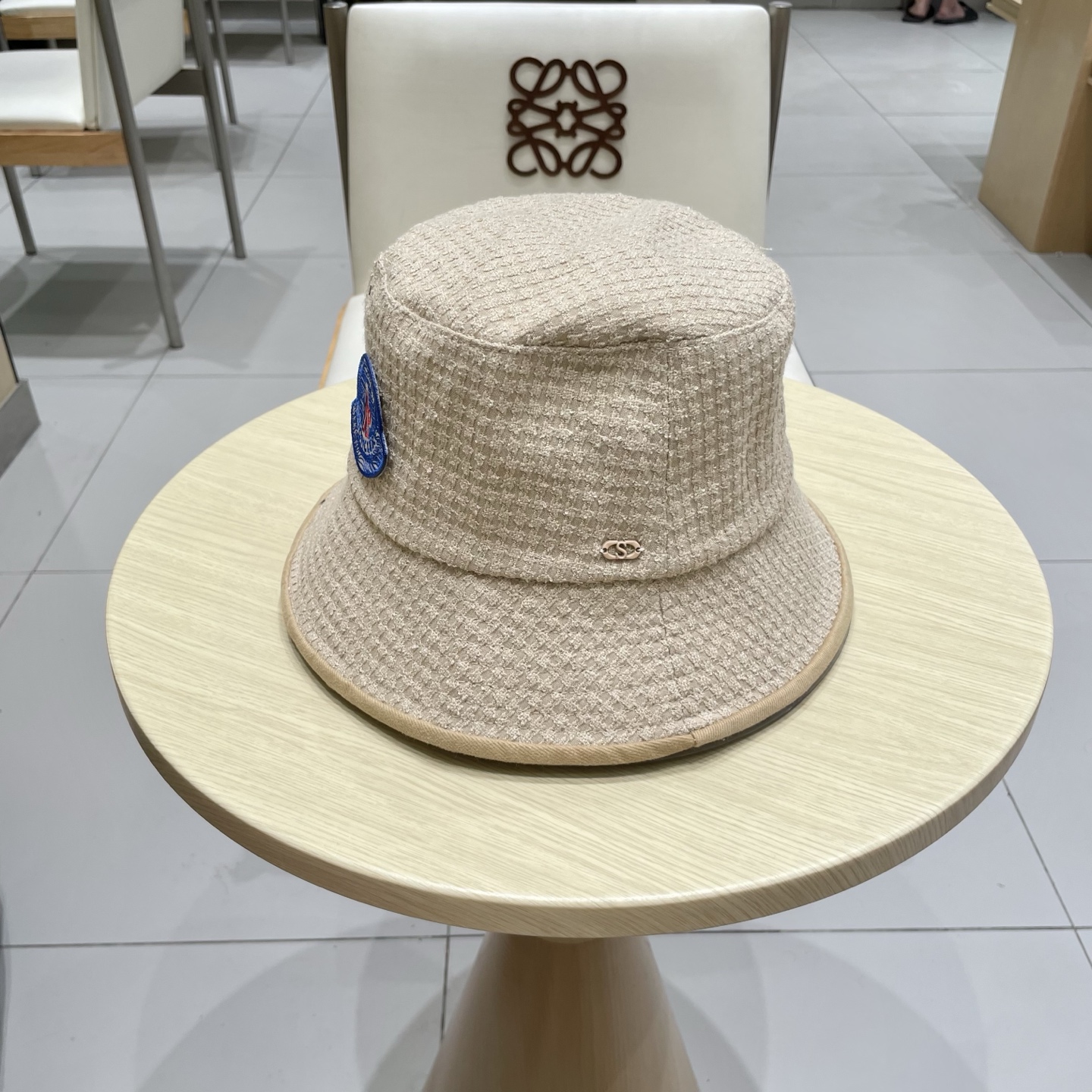   蒙口MONCLER 秋冬时尚简约2025新款小香风女士棉质帽子真丝棉衬里天鹅绒渔夫帽