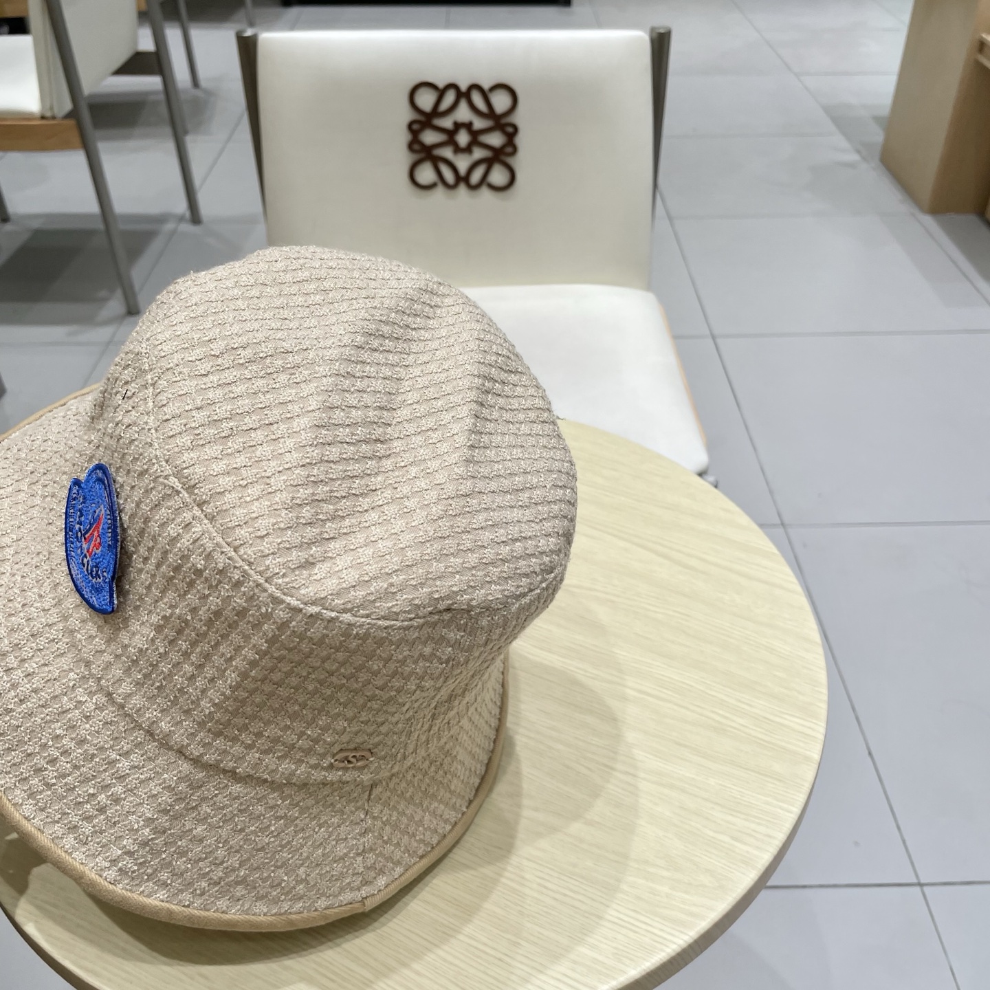   蒙口MONCLER 秋冬时尚简约2025新款小香风女士棉质帽子真丝棉衬里天鹅绒渔夫帽