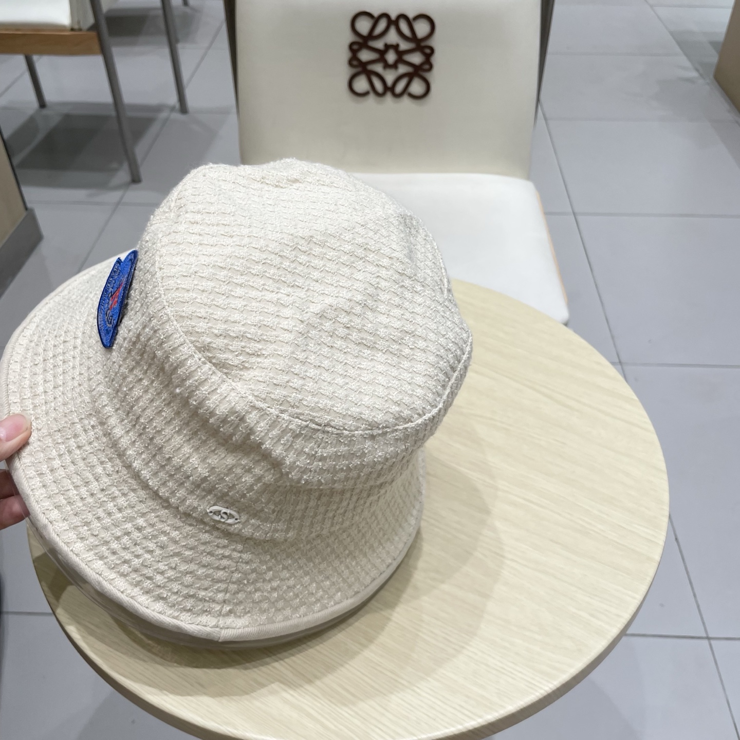   蒙口MONCLER 秋冬时尚简约2025新款小香风女士棉质帽子真丝棉衬里天鹅绒渔夫帽