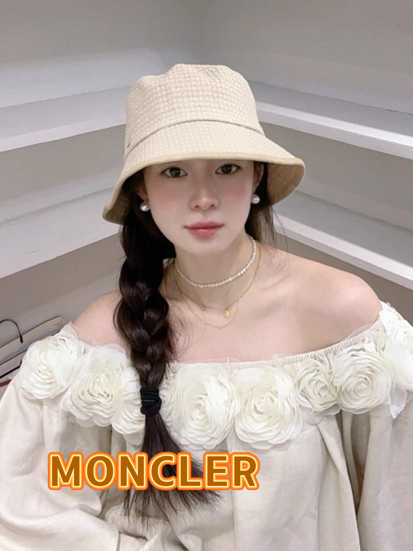   蒙口MONCLER 秋冬时尚简约2025新款小香风女士棉质帽子真丝棉衬里天鹅绒渔夫帽