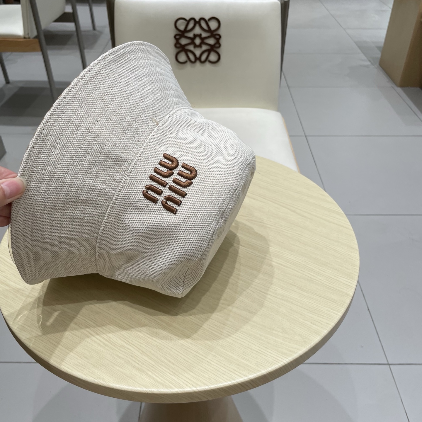  缪缪MIU  MIU～｜经典双面条纹渔夫帽👒
双面款 万年百搭的款式 
一年四季皆可戴