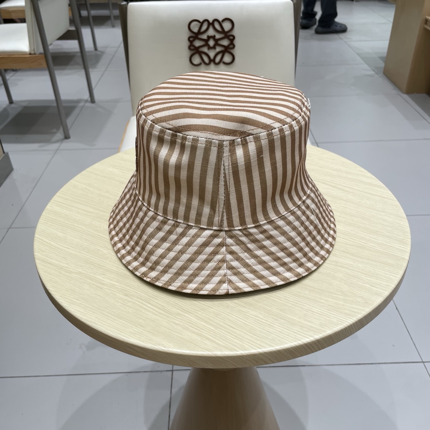  缪缪MIU  MIU～｜经典双面条纹渔夫帽👒
双面款 万年百搭的款式 
一年四季皆可戴