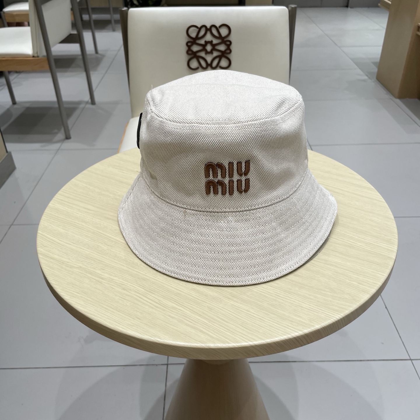  缪缪MIU  MIU～｜经典双面条纹渔夫帽👒
双面款 万年百搭的款式 
一年四季皆可戴