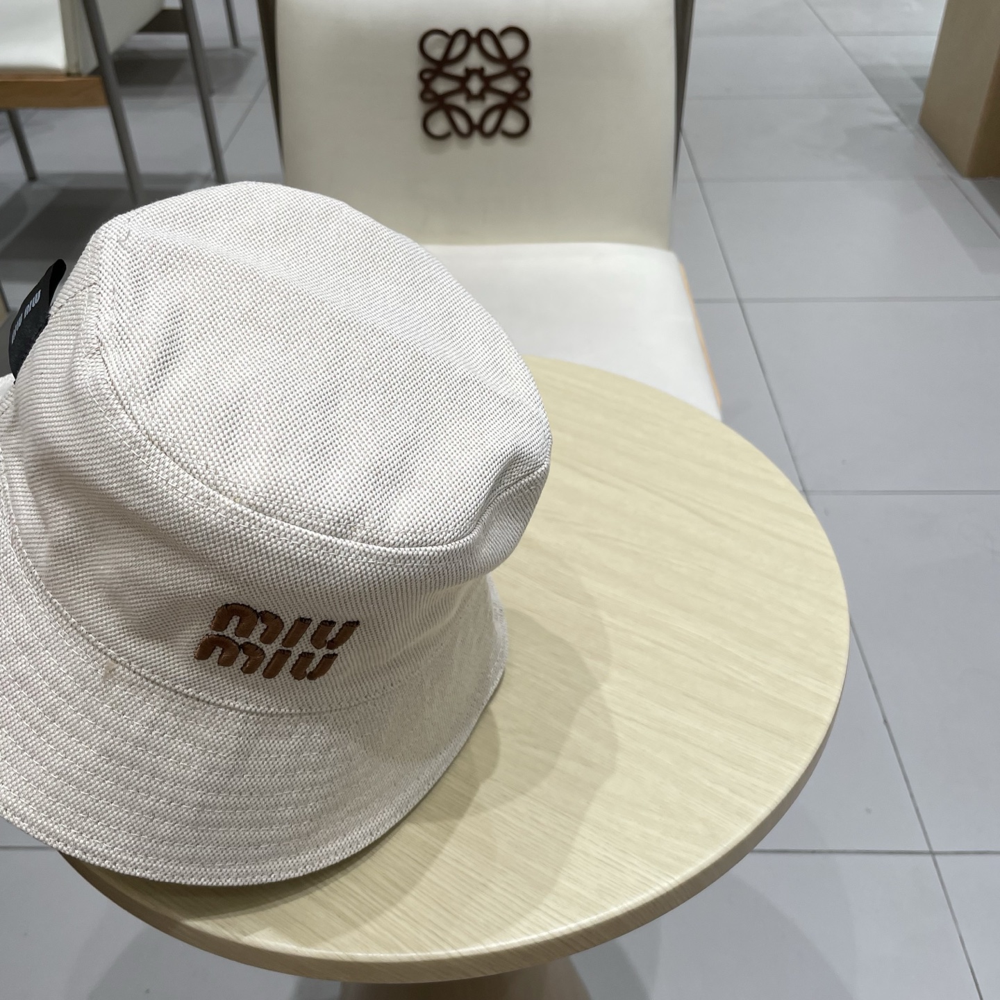  缪缪MIU  MIU～｜经典双面条纹渔夫帽👒
双面款 万年百搭的款式 
一年四季皆可戴