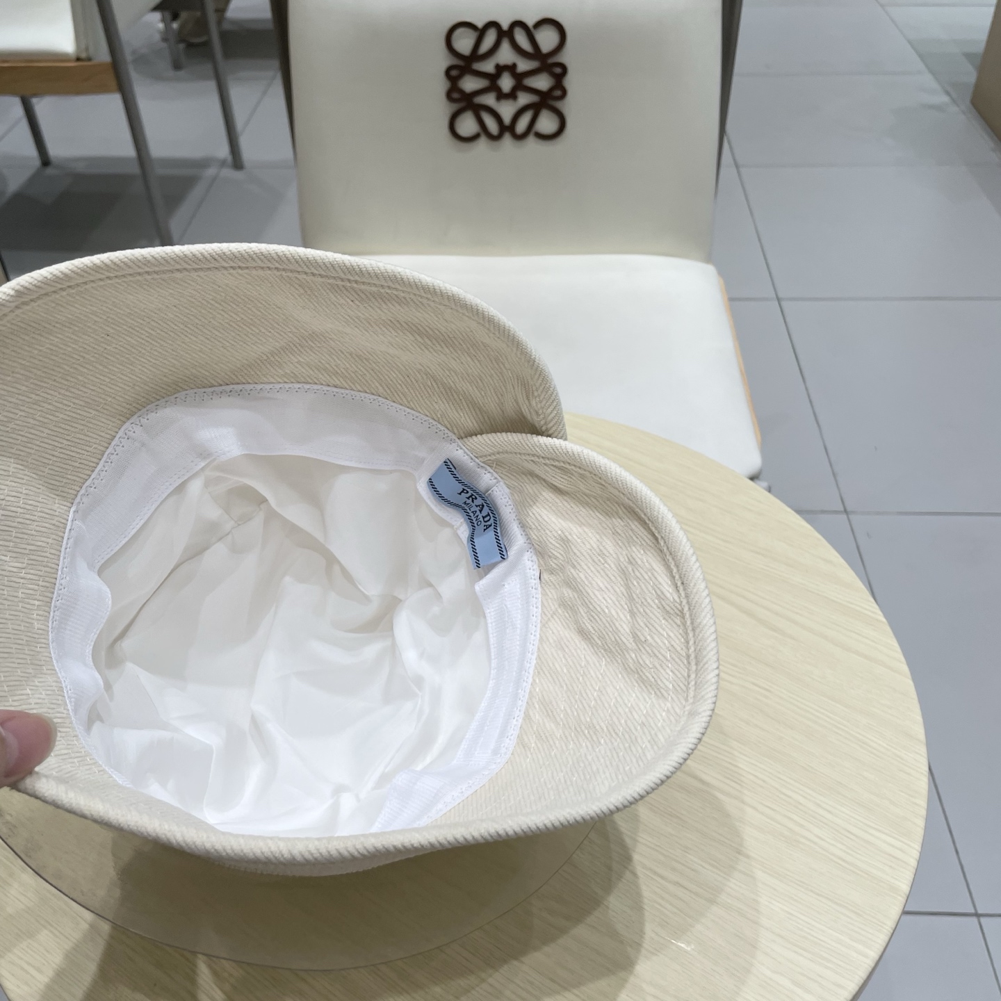  Prada普拉达开叉遮阳子女显脸布帽渔夫帽风防晒款春夏赫本优雅小盆帽蝴蝶结