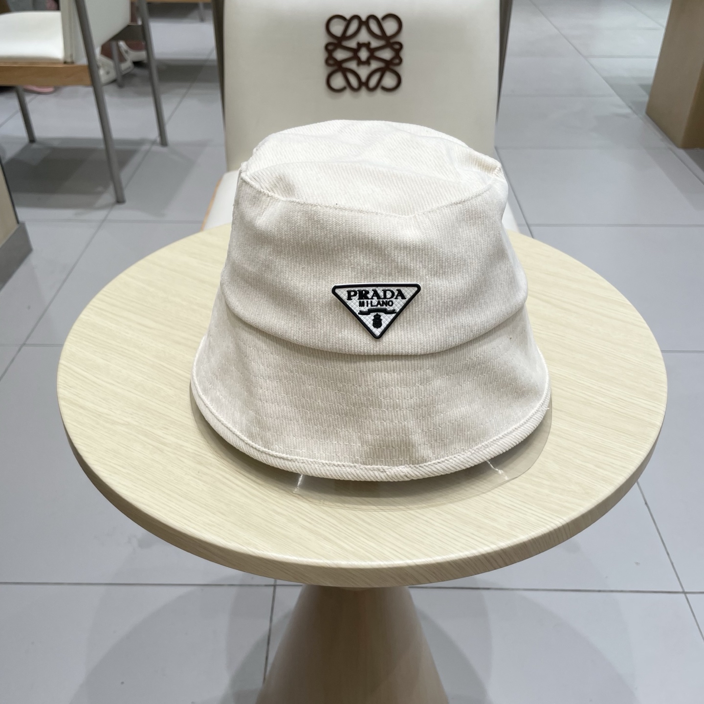  Prada普拉达开叉遮阳子女显脸布帽渔夫帽风防晒款春夏赫本优雅小盆帽蝴蝶结
