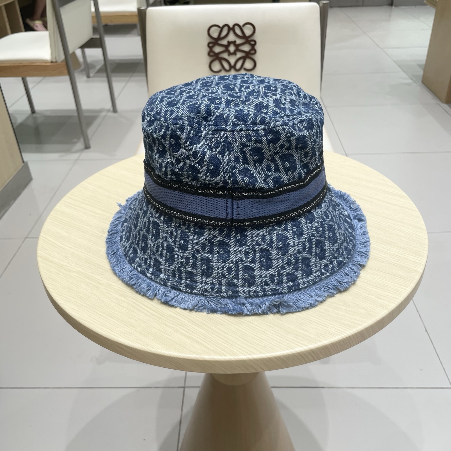  DIOR 满LOGO刺绣字母牛仔渔夫帽 