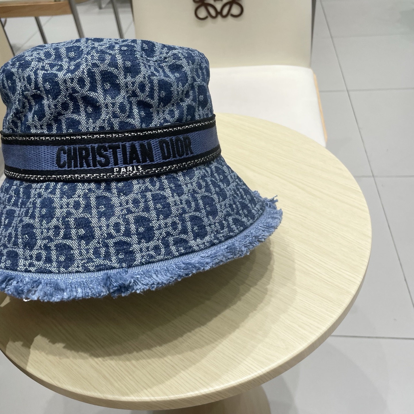  DIOR 满LOGO刺绣字母牛仔渔夫帽 