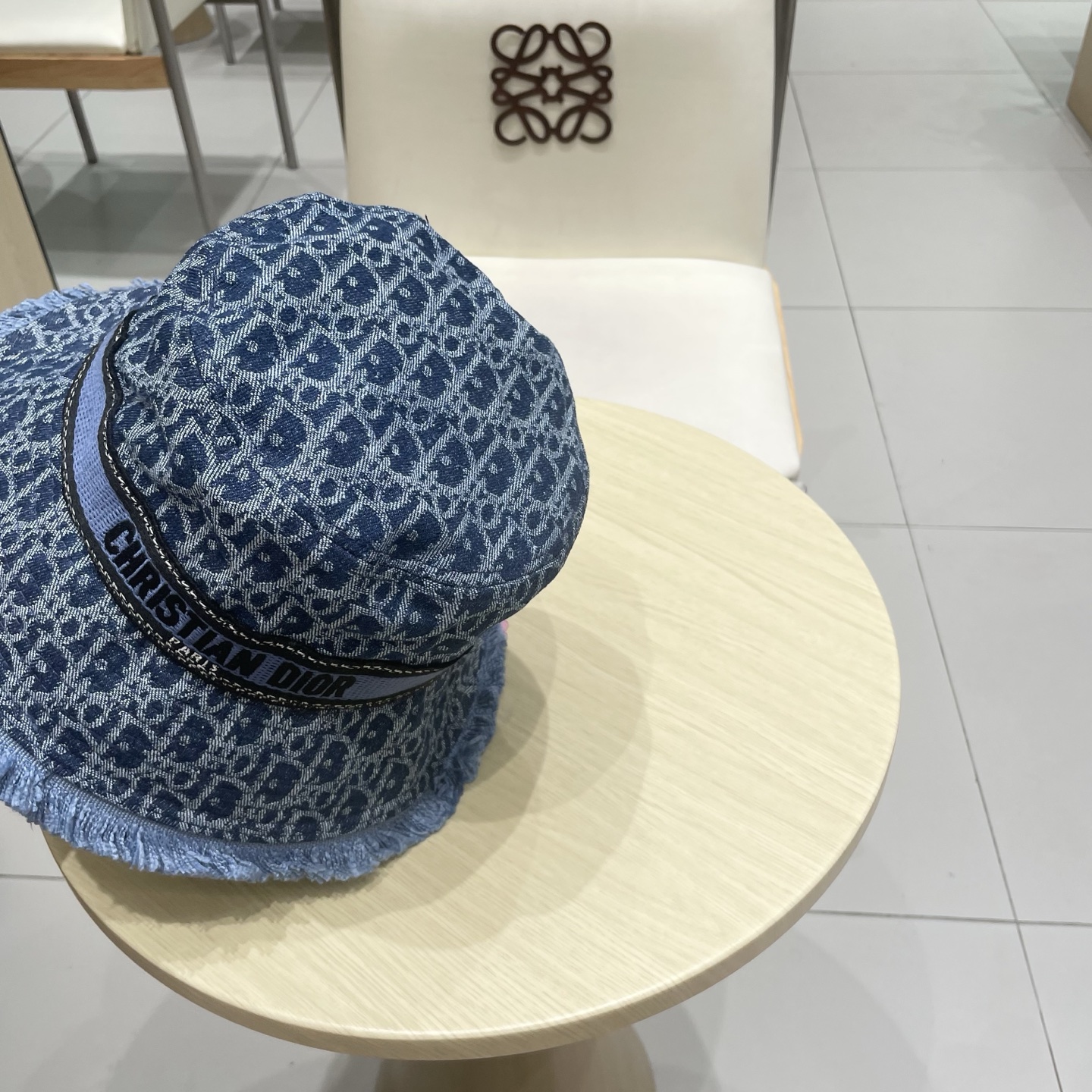  DIOR 满LOGO刺绣字母牛仔渔夫帽 