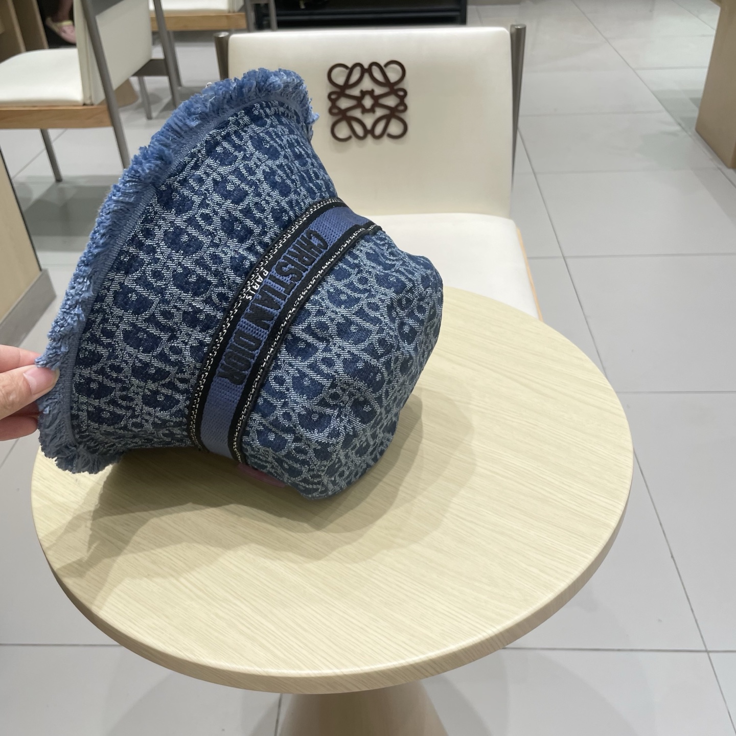  DIOR 满LOGO刺绣字母牛仔渔夫帽 