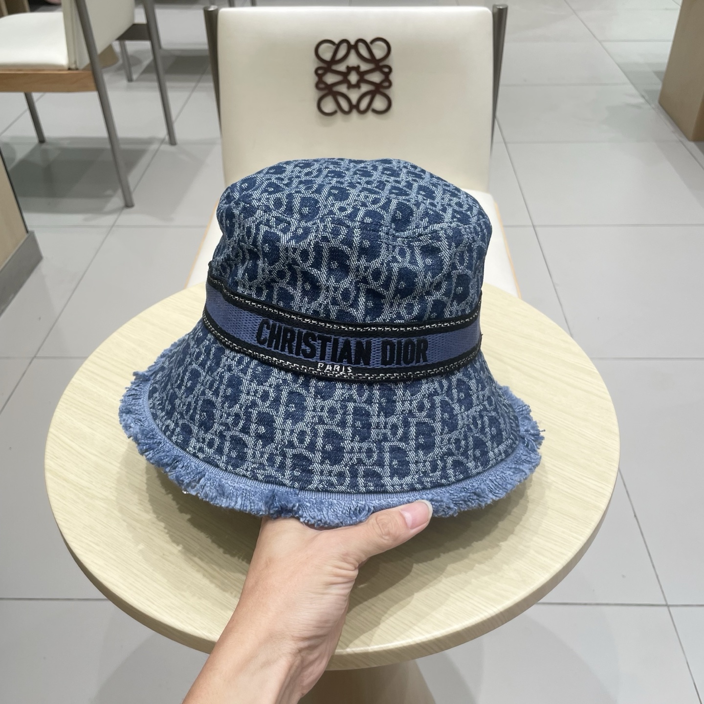  DIOR 满LOGO刺绣字母牛仔渔夫帽 