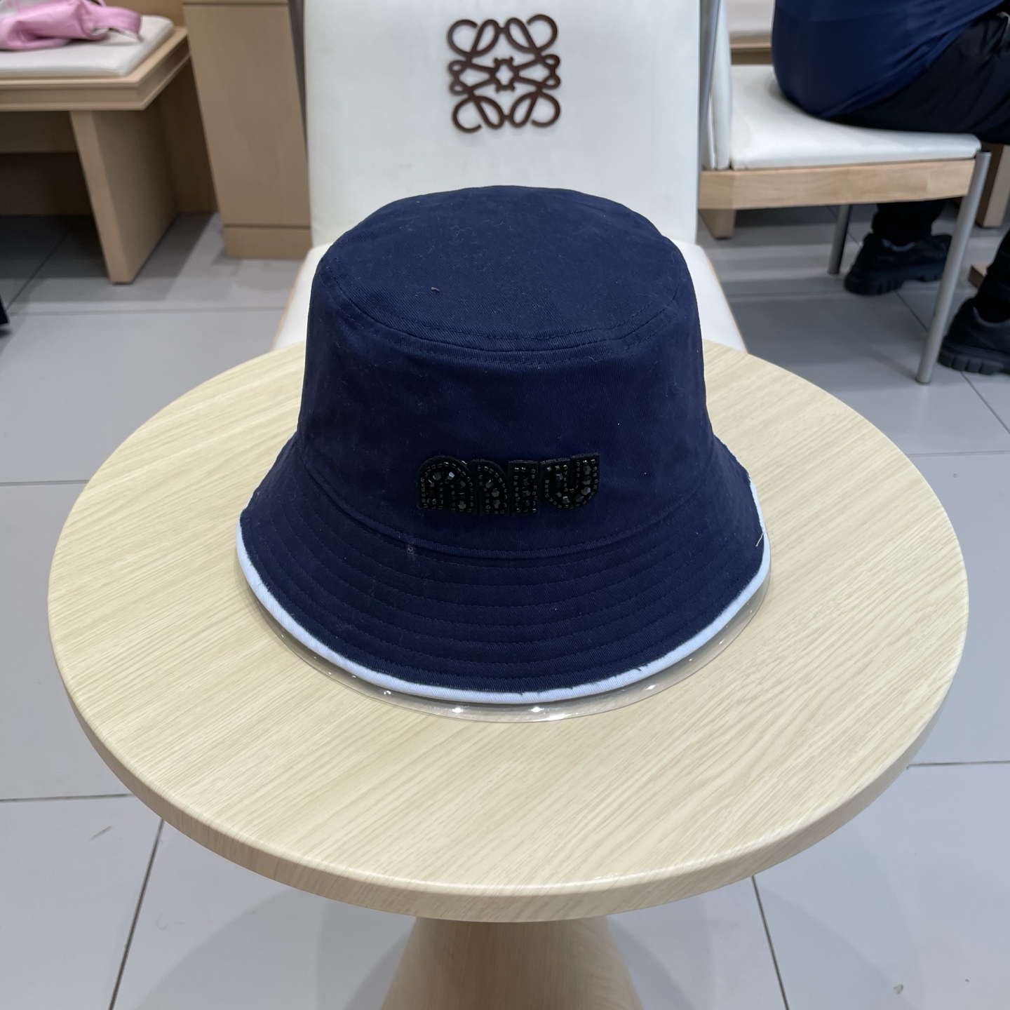 NO:359385,[Miumiu] The new order model of fisherman hat is very easy to match, so buy it now!  Hat Straw Hat Fisherman Hat Baseball Hat, Hats, Miumiu, espadrilles, hats【Miumiu缪缪】新款订单款渔夫帽大牌款超好搭配,赶紧入手！帽子草帽渔夫帽棒球帽,帽子,miumiu,espadrilles,hats,hat