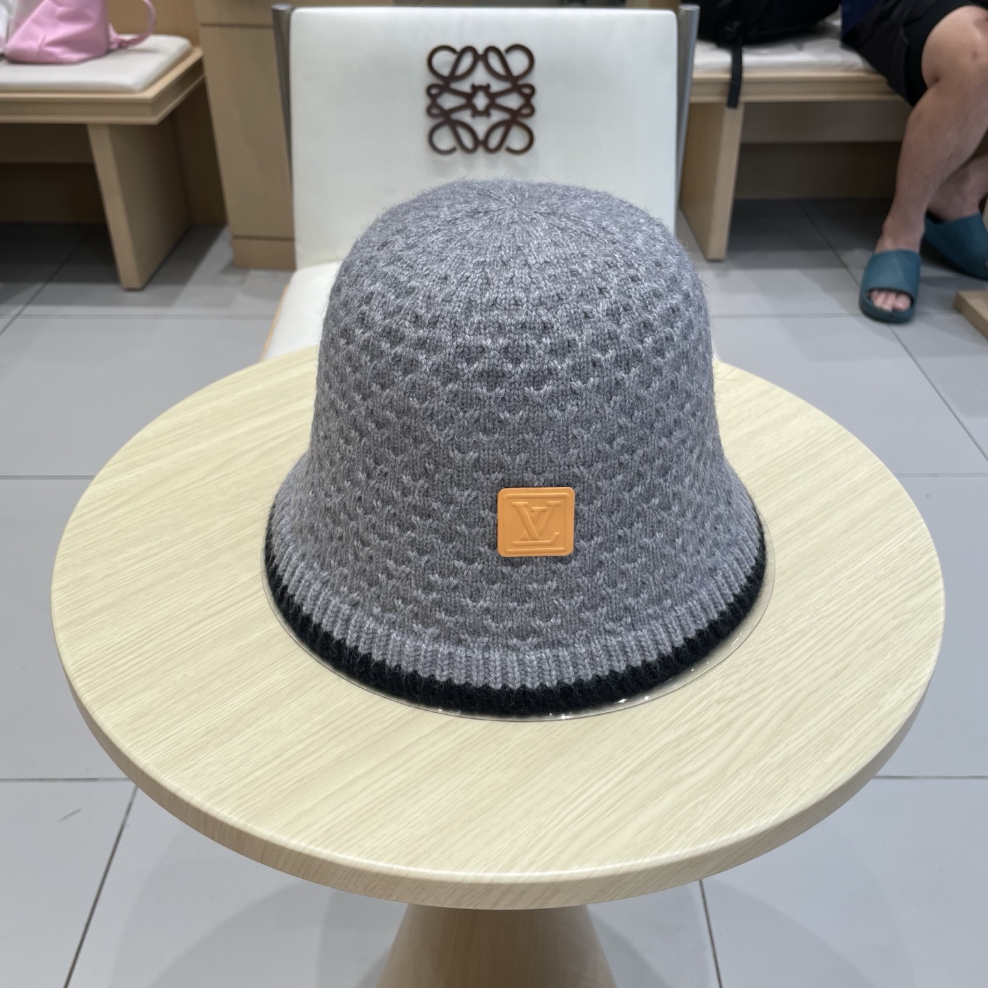 LV路易威登秋冬渔夫帽针织盆帽纯色韩版时尚百搭毛线帽子新款水桶帽网红ins