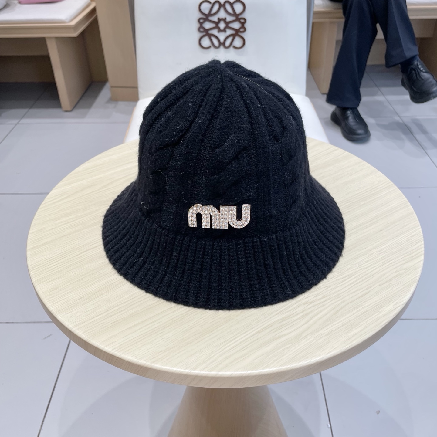 NO:359368,Miumiu knitted hat for women in autumn and winter Korean version versatile retro twist wool hat Japanese small edge fisherman hat showing face small cold hat straw hat fisherman hat baseball hat, hat, miumiu, espadrilles, hats缪缪miumiu针织帽子女秋冬韩j版百搭复古麻花毛线帽日系小边渔夫帽显脸小冷帽子草帽渔夫帽棒球帽,帽子,miumiu,espadrilles,hats,hat