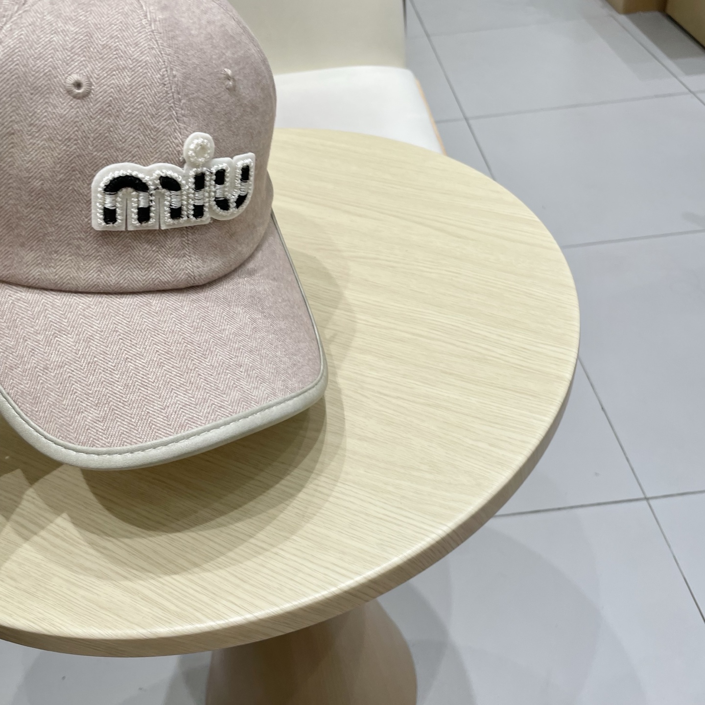 MiuMiu缪缪秋冬新款棒球帽miumiu灯芯绒棒球帽🧢简约，经典，耐看！遮阳防晒挡油头凹造型，分分钟搞