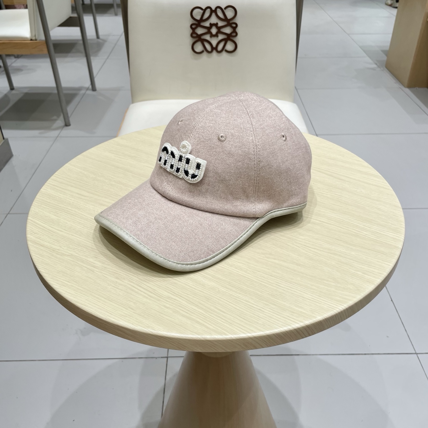 MiuMiu缪缪秋冬新款棒球帽miumiu灯芯绒棒球帽🧢简约，经典，耐看！遮阳防晒挡油头凹造型，分分钟搞