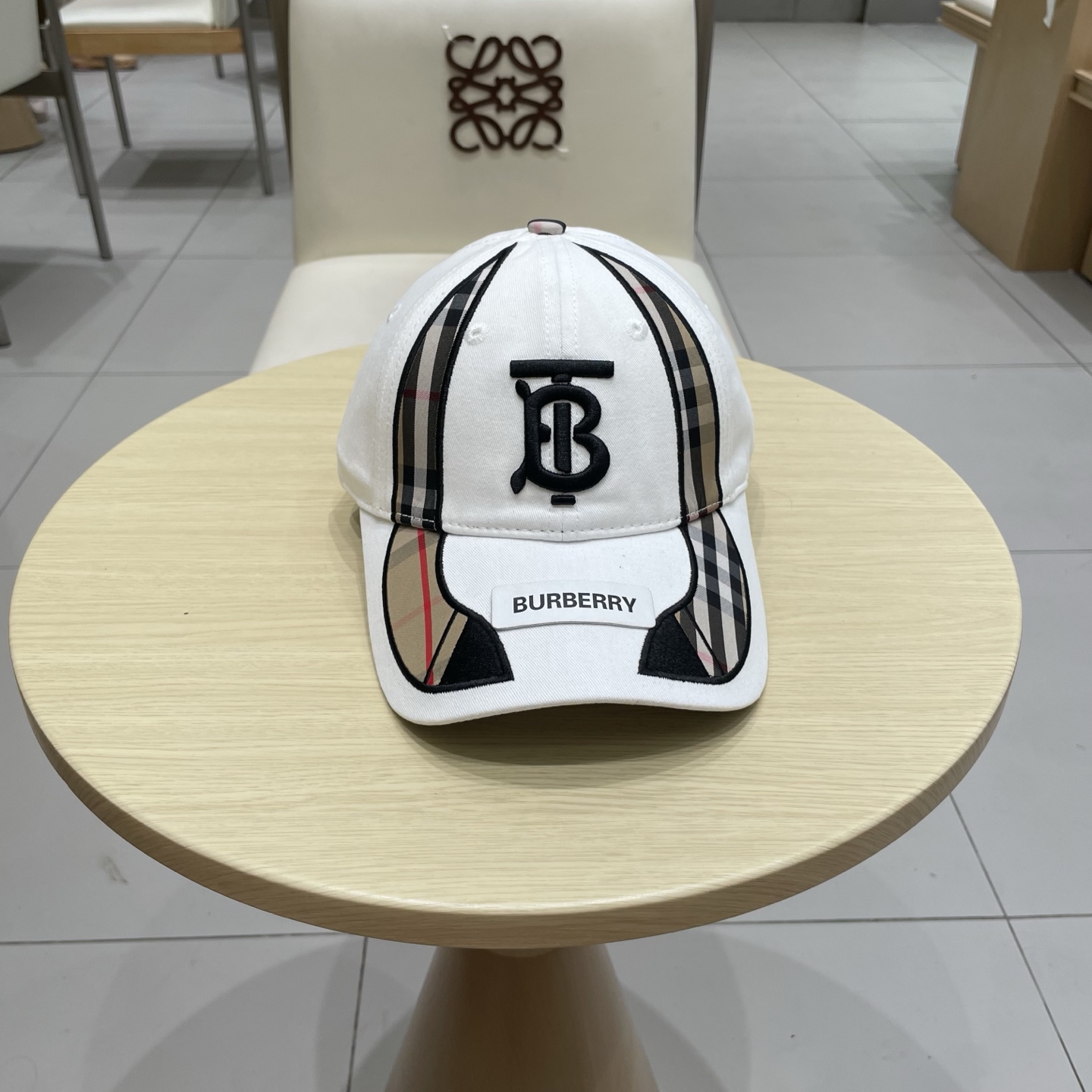 NO:580509,Burberry three-dimensional embroidery, original baseball cap, best-selling model at the counter, pure cotton lining, light and breathable. Perfect fit, accurate alignment, original factory quality, exclusive physical shooting, suitable for men and women!  Hats bucket hat, baseball cap, knitted hat, hat, burberry, burberry, espadrilles, hats19860909Burberry（巴宝莉）立体绣,原单棒球帽 专柜热卖款纯棉内里,轻盈透气.完美版型,对格精准无误,原厂品质,独家实物拍摄,男女适用！帽子渔夫帽棒球帽针织帽,帽子,burberry,burberry,espadrilles,hats,hat