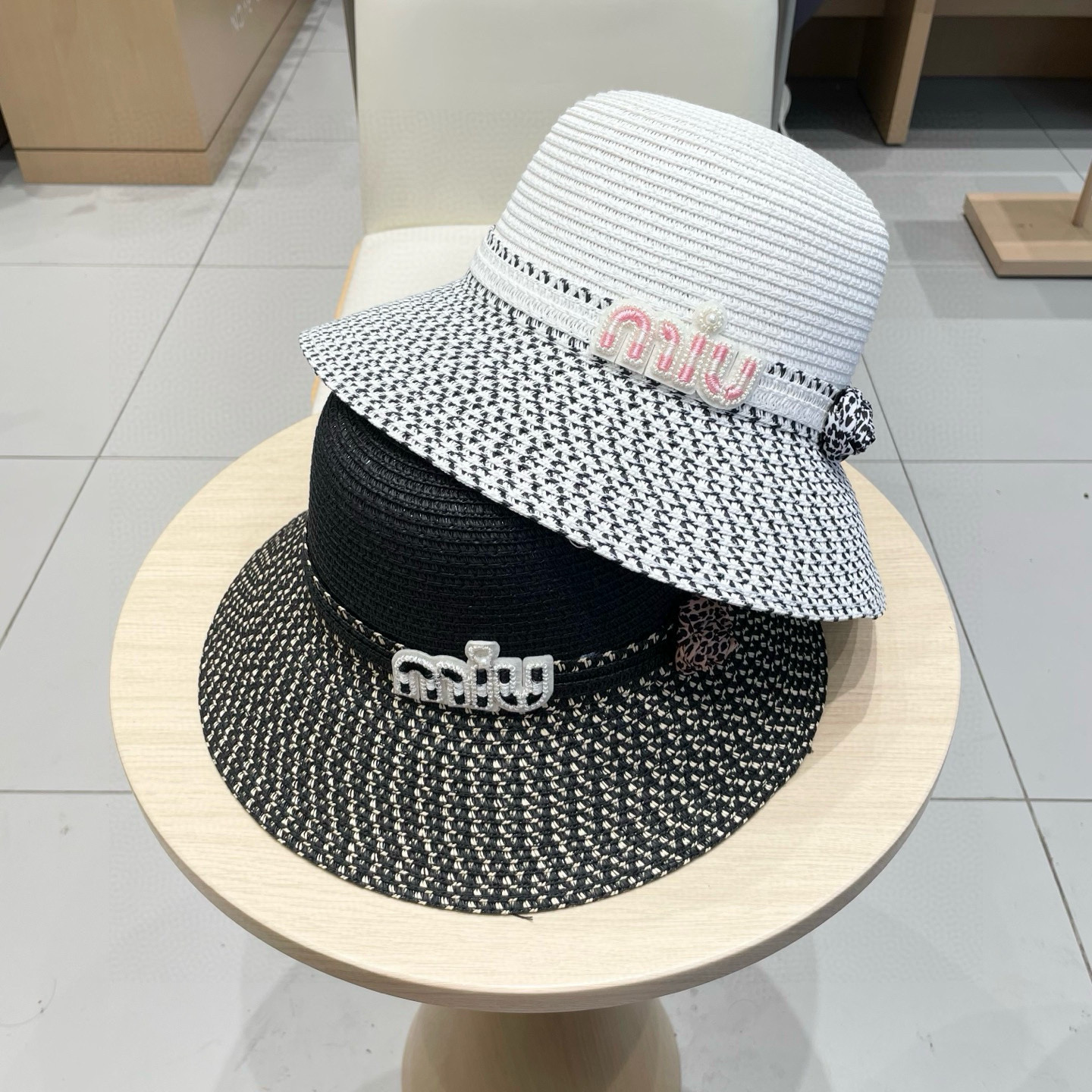 缪缪miumiu 2025新款草帽，高级定制，名媛风，夏季防晒防紫外线，出行必备，百搭好看