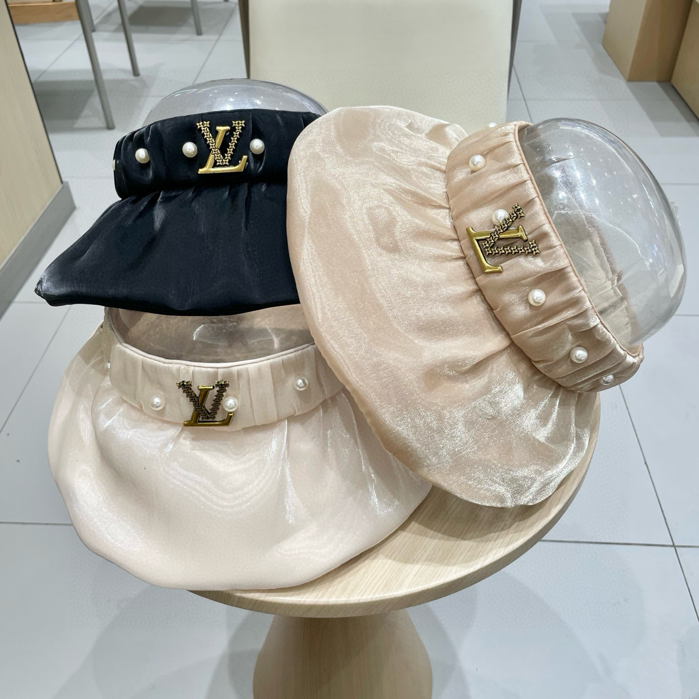   lv路易威登2025新款日系珍珠装饰大檐空顶帽女出游防紫外线遮阳贝壳帽太阳帽