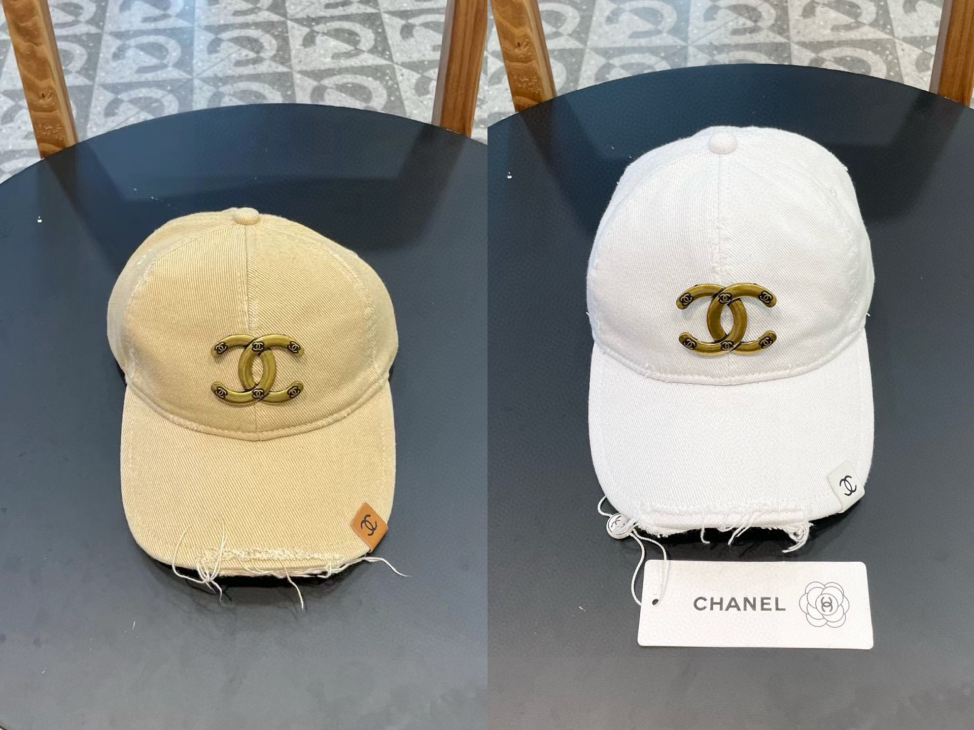  香奈儿～新款破洞洗水棉布棒球帽，个性时尚款
休闲带点酷酷的感觉，男女同款！
材质100%棉
头围56-