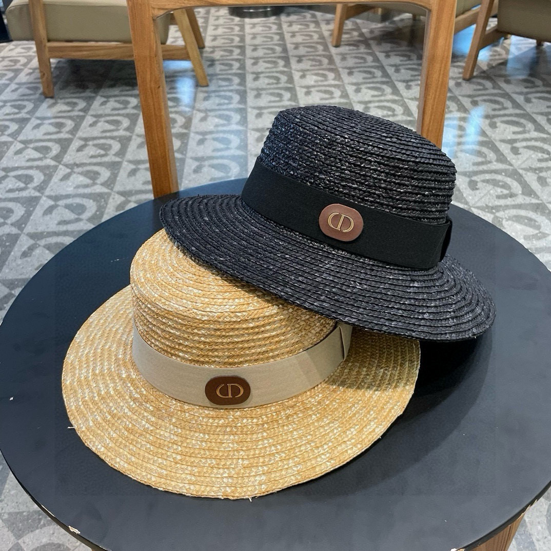  DIOR👒迪奥 春夏新麦杆草帽👏简约大方，百搭单品～出街首选，新款帽型超美腻，新品上架