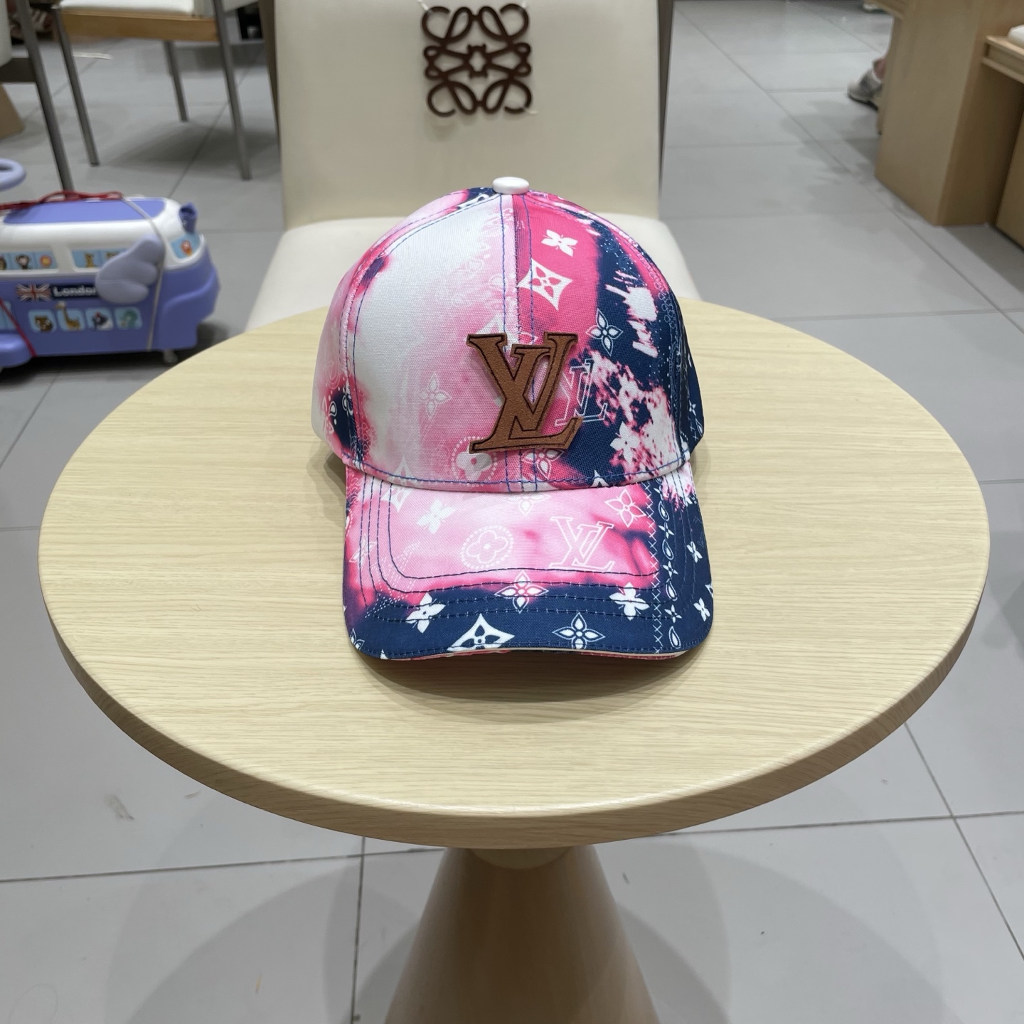 🧢路易威登棒球帽 LouisVuitton😍新款LV棒球帽，重工打造♥️高端大气，百搭款🤗男女通用！跑量