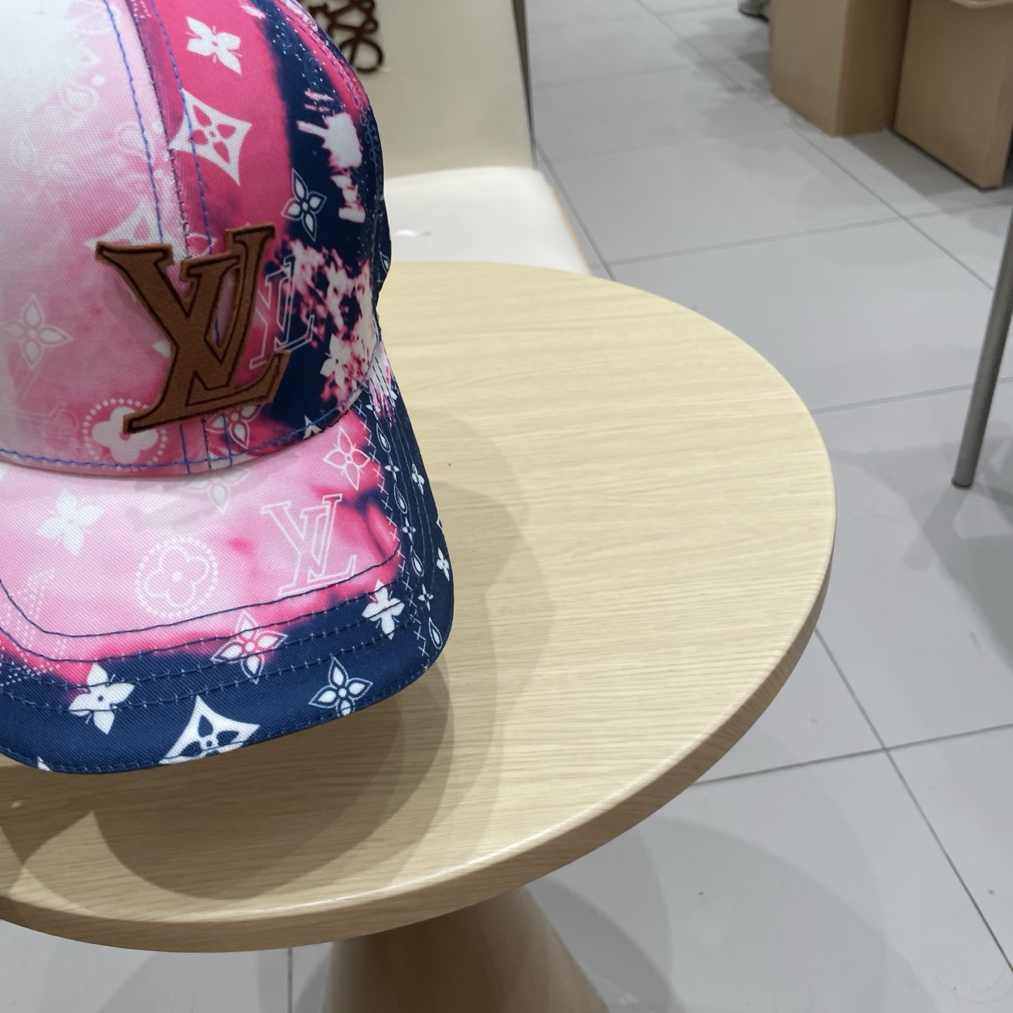 🧢路易威登棒球帽 LouisVuitton😍新款LV棒球帽，重工打造♥️高端大气，百搭款🤗男女通用！跑量